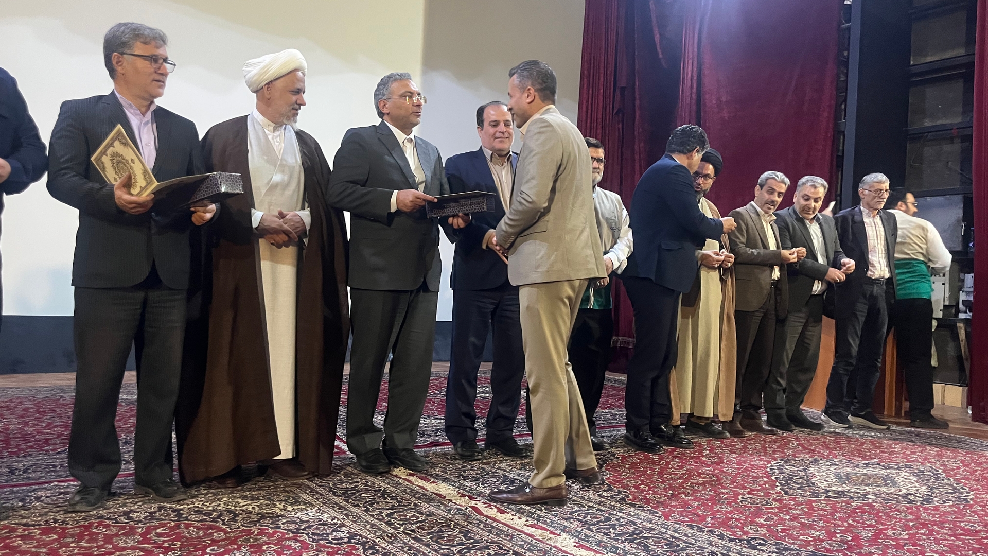 🔶تجلیل از خادمان و موکب داران جا ماندگان‌ همایش اربعین‌ در ساوه