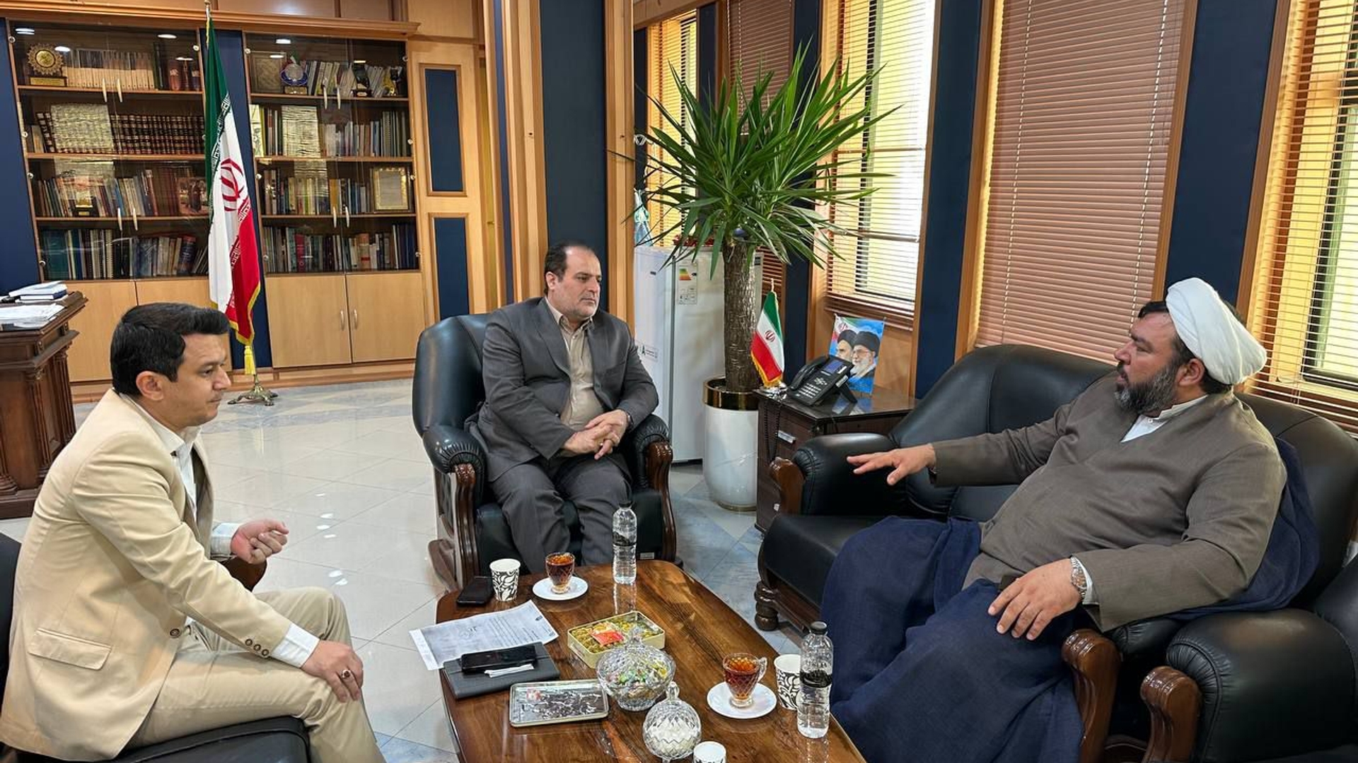 نشست نماینده و فرماندار