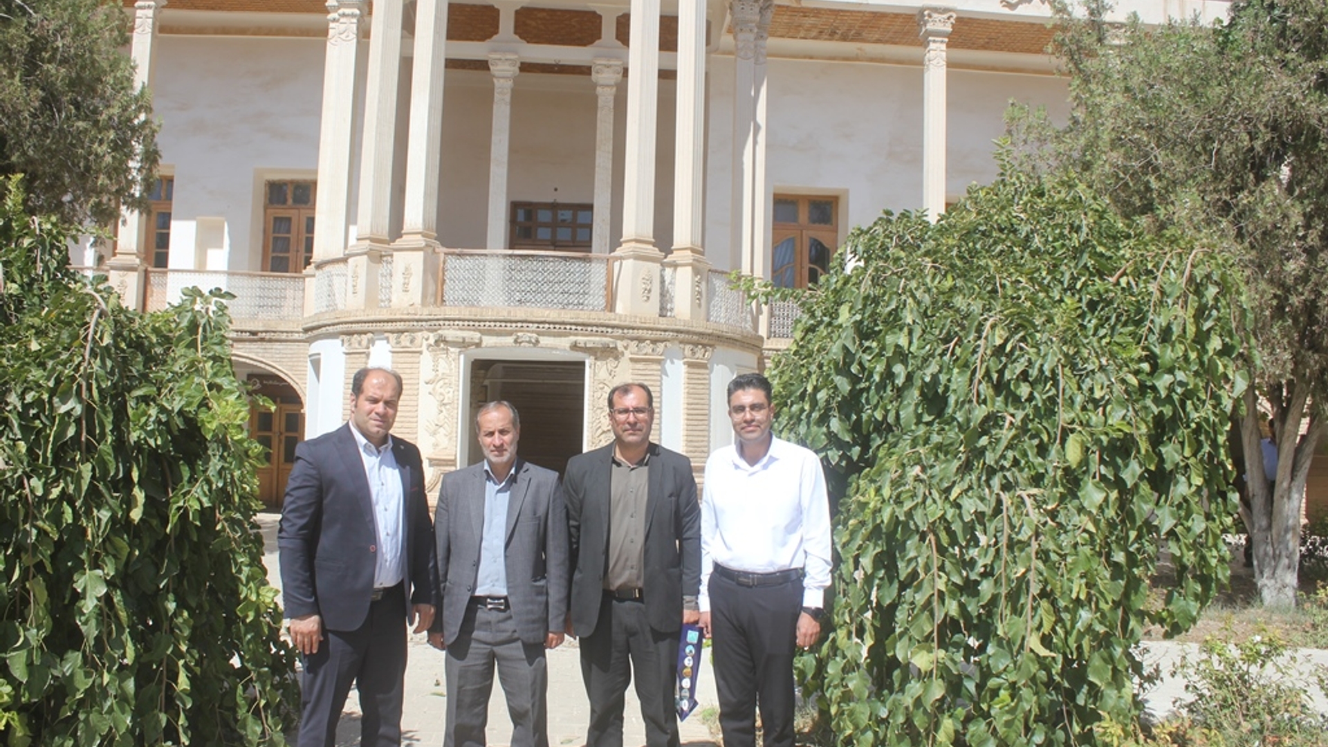 فرماندار از اداره میراث فرهنگی ، گردشگری و صنایع دستی خمین بازدید کرد