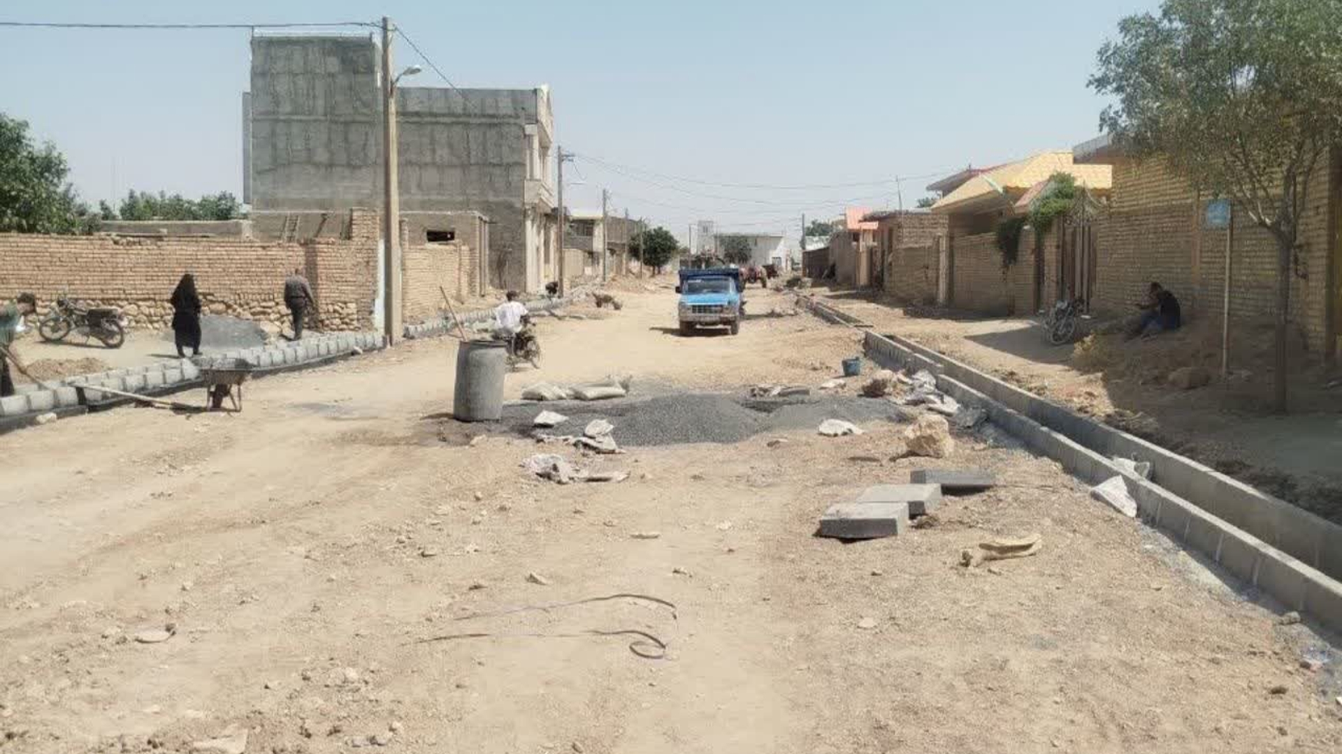 ارائه خدمت در سطح روستاها و تبدیل روستاها به کارگاه‌های عمرانی با اجرای پروژه‌های متعدد