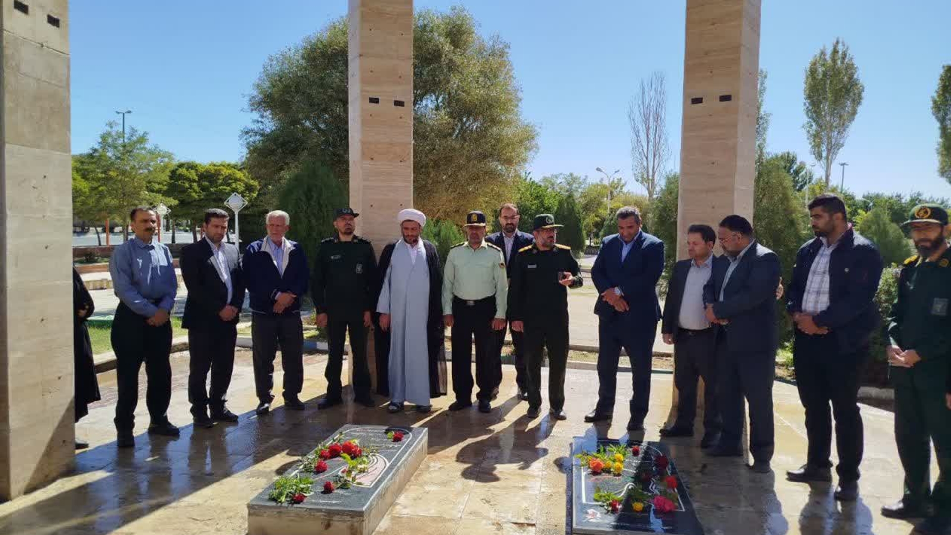 🔻 ادای احترام فرماندار و مسئولین شهرستان کمیجان به مقام شامخ شهدا به مناسبت هفته دفاع مقدس