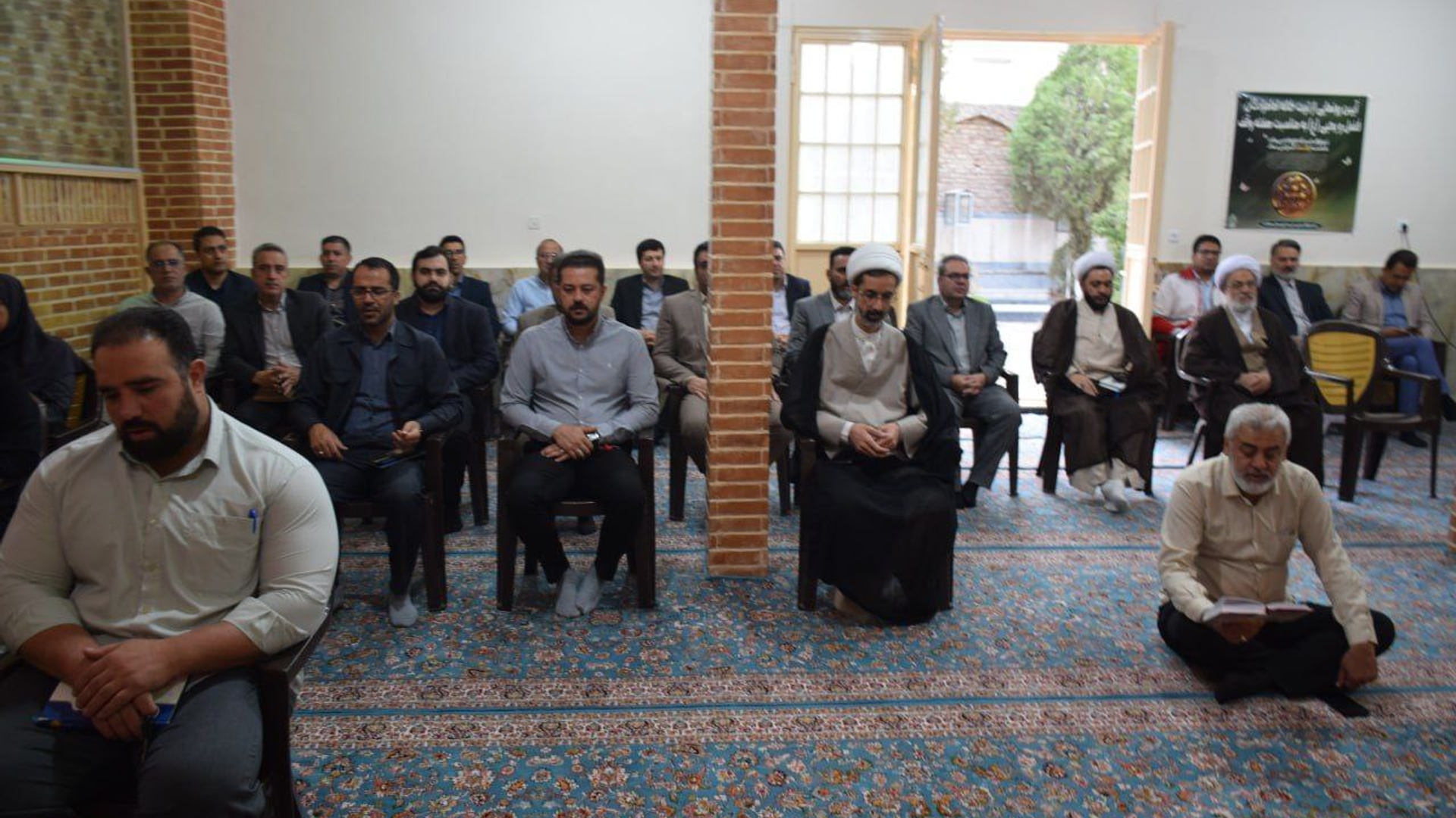 جلسه شورای اداری شهرستان محلات همزمان با هفته وقف در محل مسجد امامزادگان فضل و یحیی(ع) محلات برگزار شد.