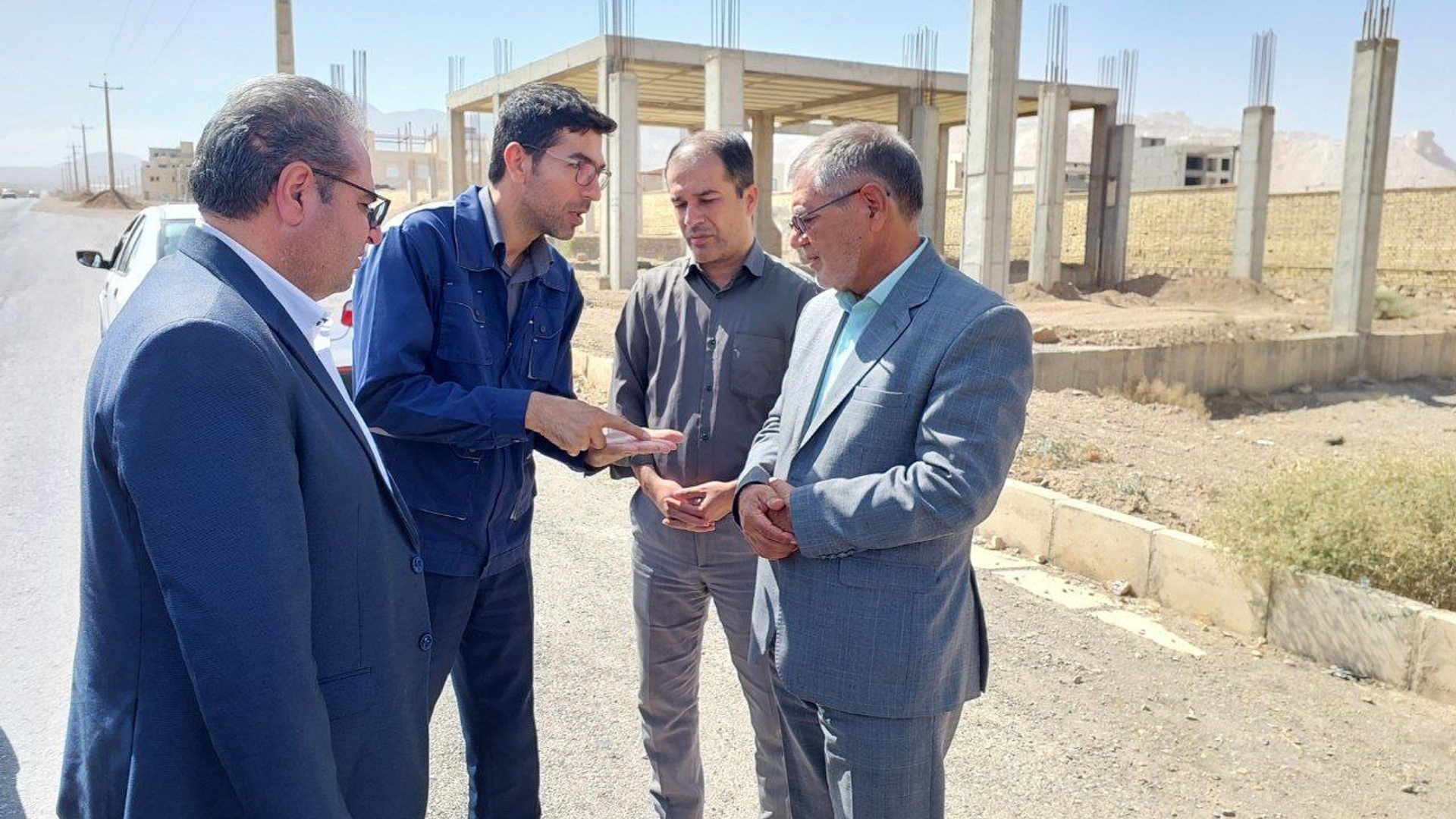 بازدید میدانی محل احداث نیروگاه خورشیدی در شهر نیم‌ور