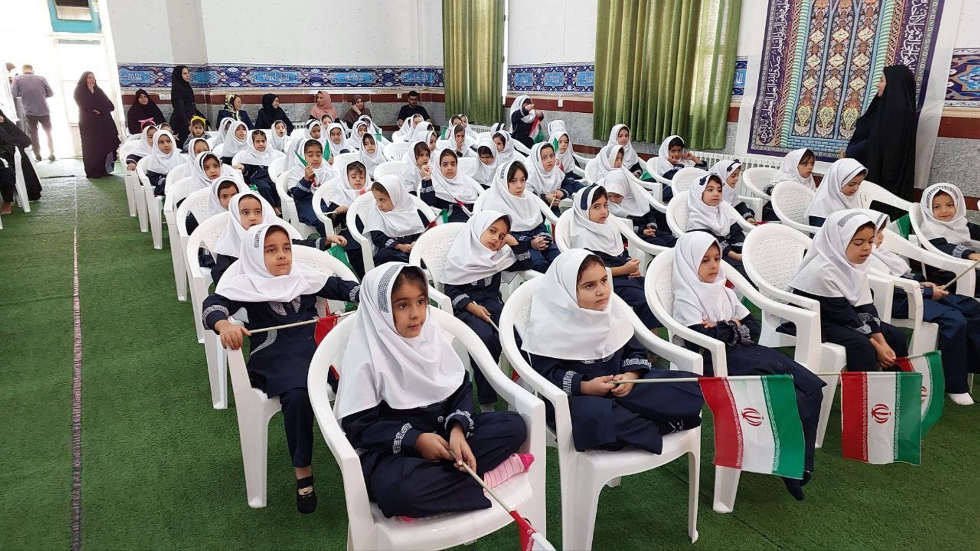 زنگ شکوفه‌ها در محلات نواخته شد