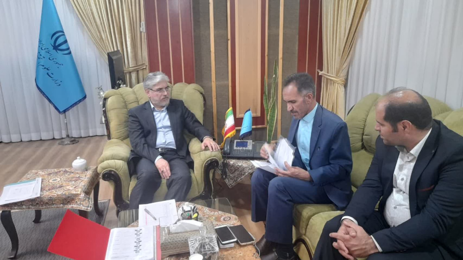 نشست فرماندار و نماینده مردم خمین در مجلس با وزیر علوم ، تحقیقات و فناوری برگزار شد