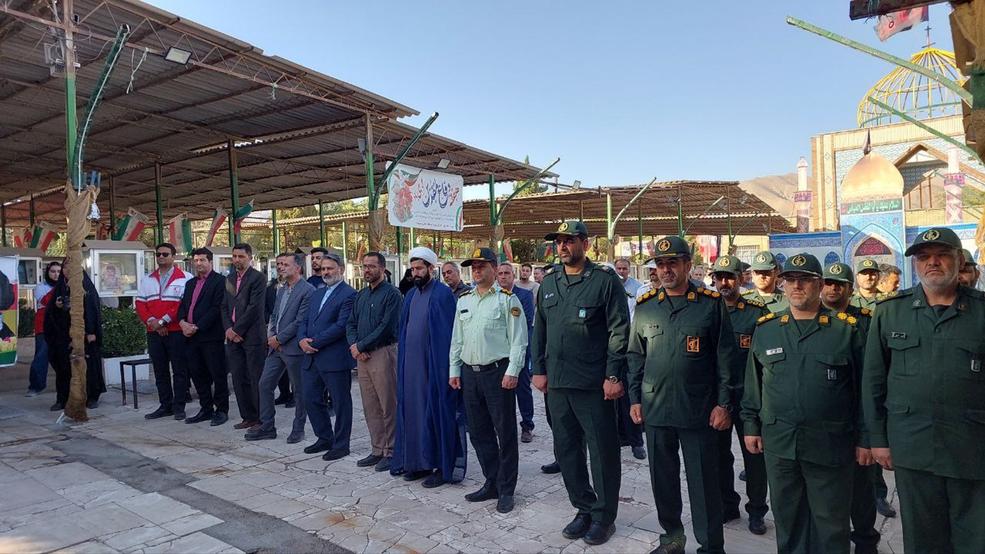 مراسم عطرافشانی و گلباران قبور مطهر شهدای والامقام در محلات برگزار شد.