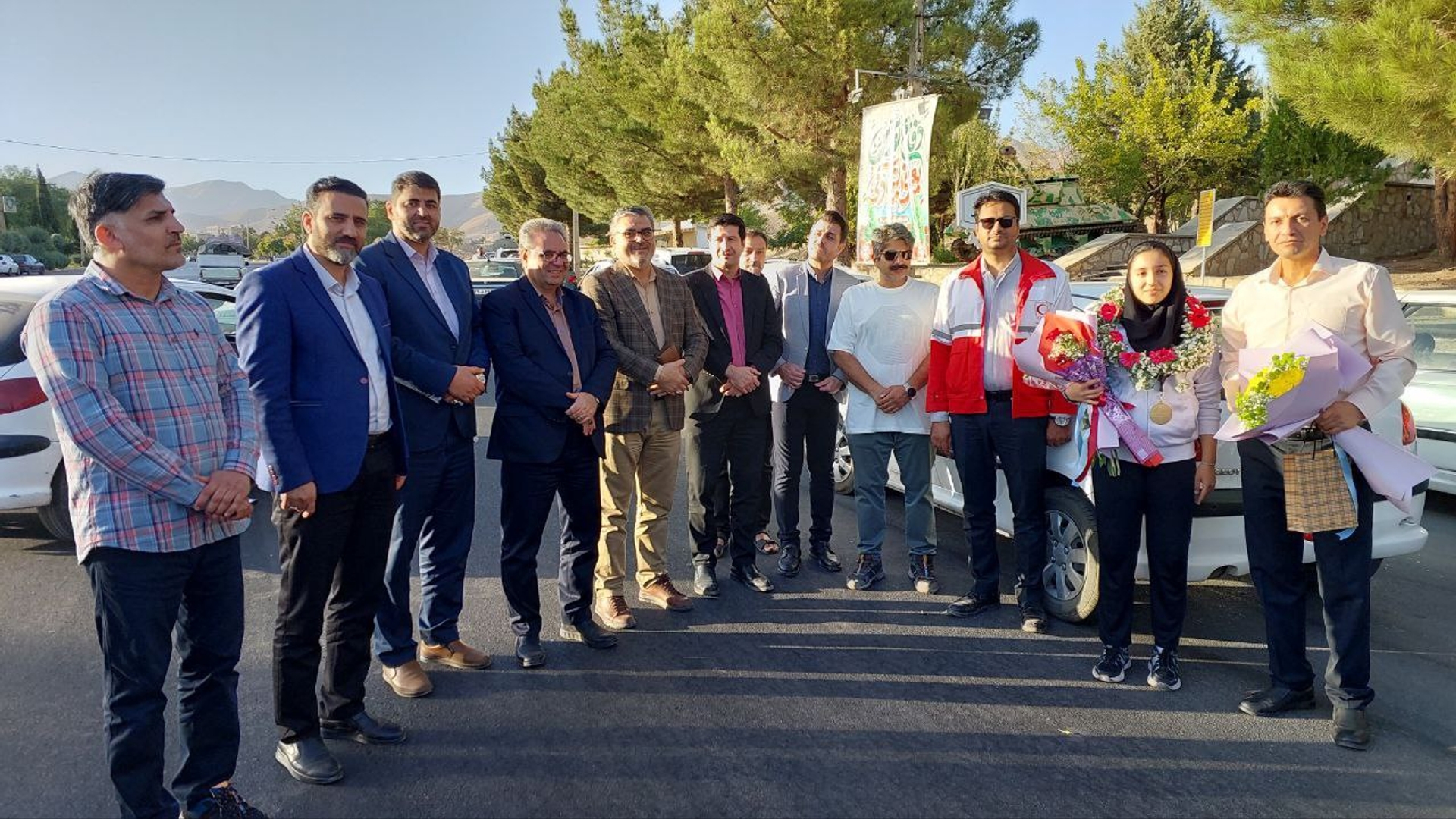 استقبال مسئولان شهرستان محلات از قهرمان بدمینتون آسیای میانه