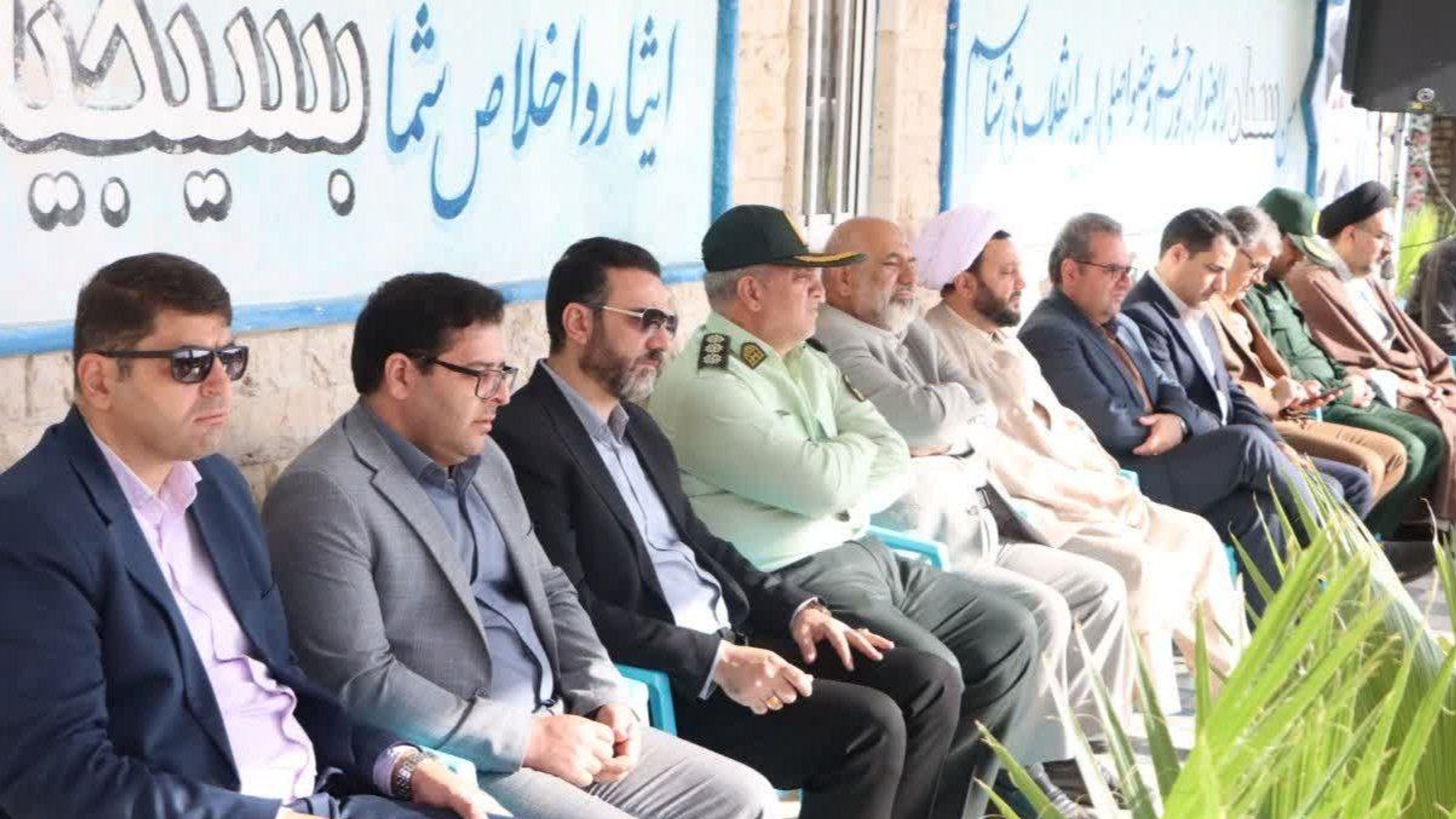 برگزاری مراسم صبحگاه مشترک نیروهای مسلح شهرستان محلات به مناسبت گرامیداشت هفته دفاع مقدس