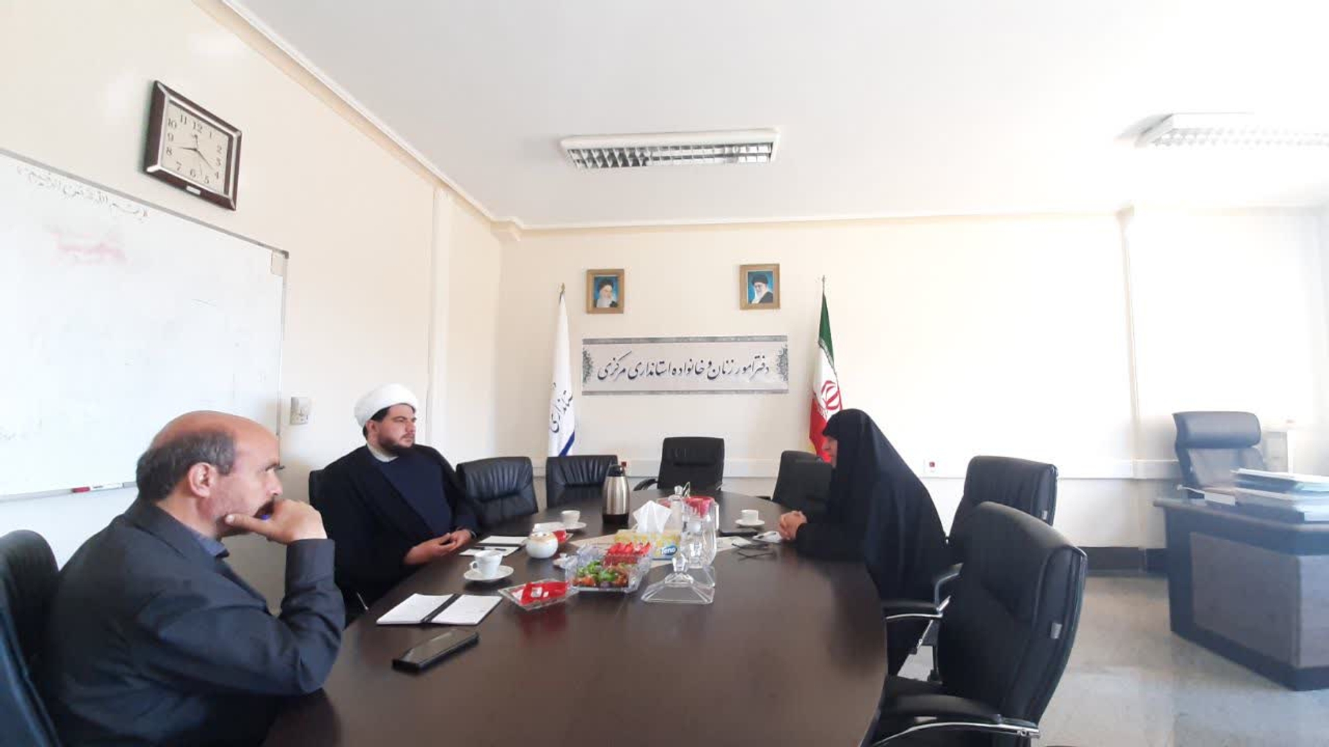 جلسه هم اندیشی مفتح زاده مدیرکل امورزنان وخانواده استان با مسئول ستاد مردمی جمعیت استان پیرامون برنامه های مختلف ستاد تشکیل شد .

دوشنبه ۷ مهر۱۴۰۴