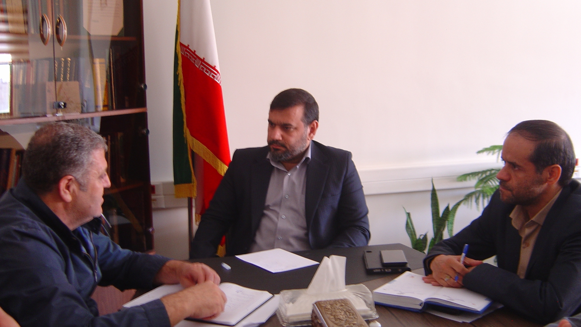 نشست مدیر کل امنیتی و انتظامی با مدیر عامل باشگاه آلومینیوم اراک و رئیس کانون هواداران باشگاه