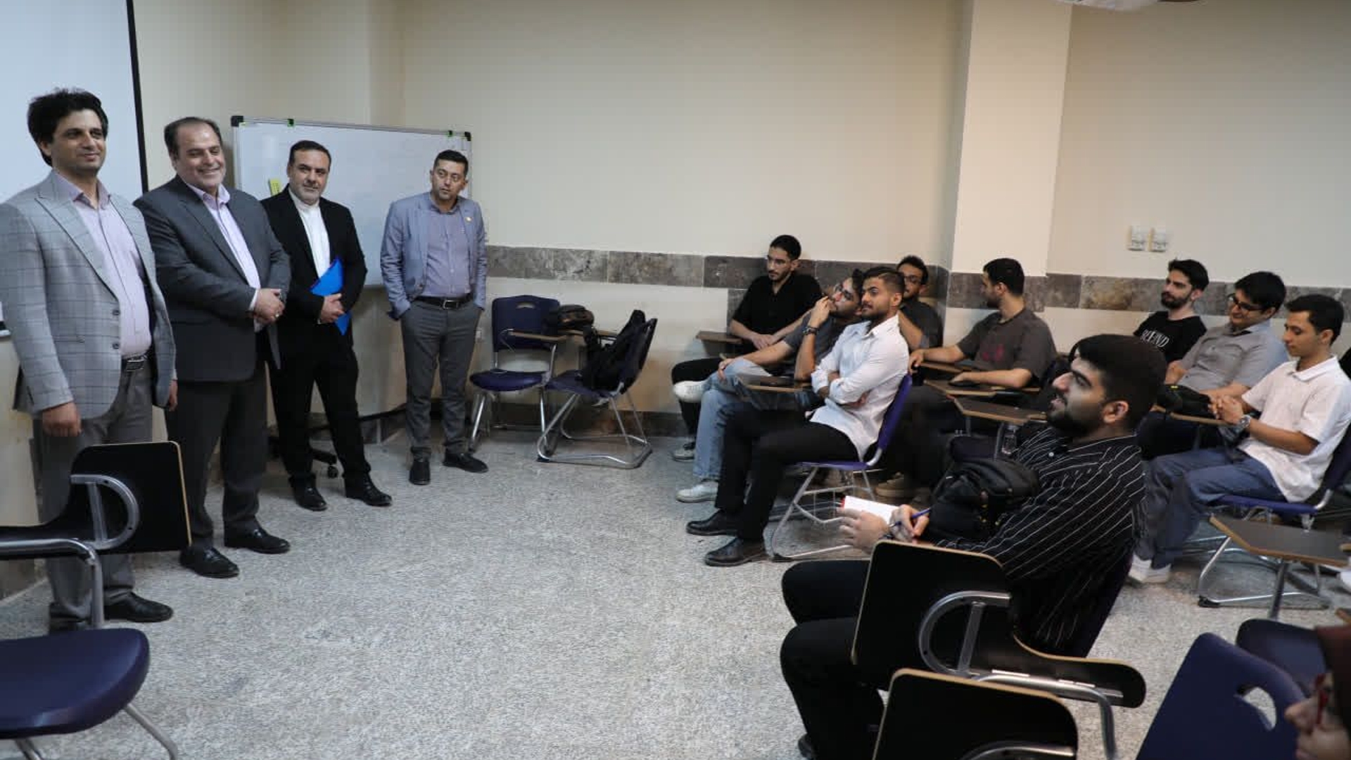 دکتر حسینی: دانشجویان سرمایه‌های ارزشمند کشور هستند.