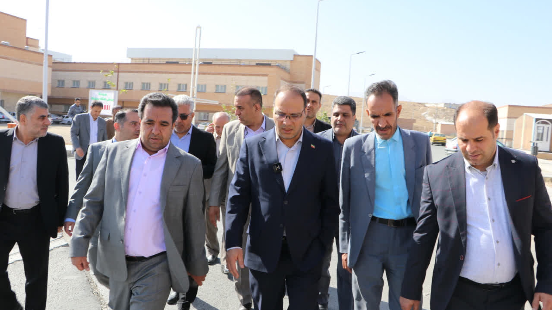 معاون علمی ، فرهنگی و اجتماعی سازمان برنامه و بودجه کشور از بیمارستان فاطمه الزهرا (س) خمین بازدید کرد