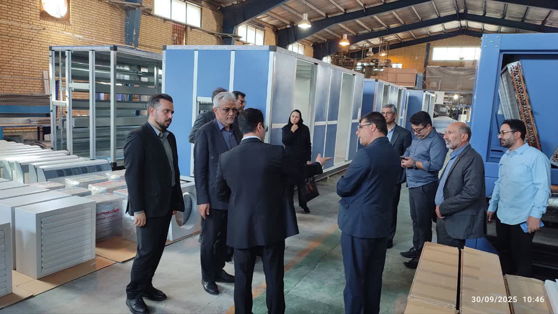 بازدید فرماندار زرندیه از واحد تولیدی جهان تهویه در شهرک صنعتی مأمونیه