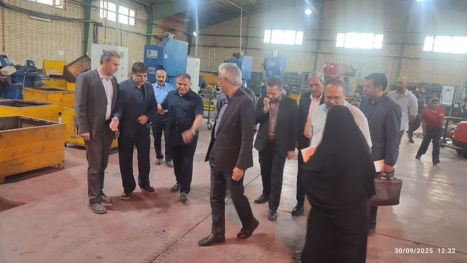 بازدید فرماندار زرندیه از شرکت تولیدی کوبه تجارت مبین در آخرین ایستگاه روز همت اقتصادی