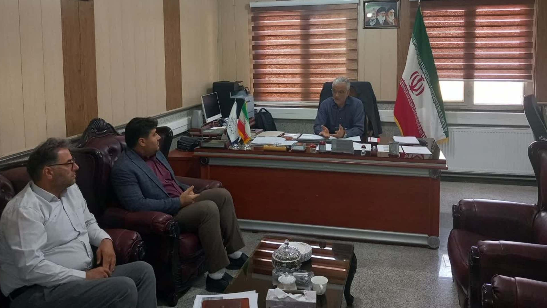 دیدار رئیس بنیاد مسکن انقلاب اسلامی زرندیه با فرماندار شهرستان