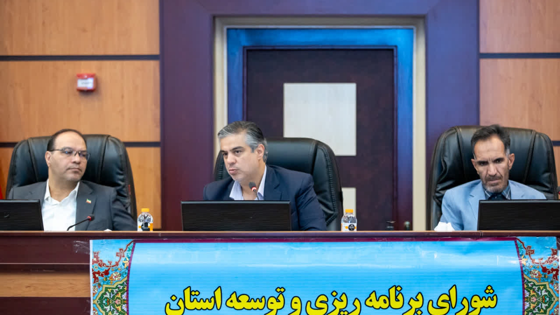 استاندار مرکزی خواستار تخصیص اعتبار و حمایت ملی برای تکمیل پروژه‌های نیمه‌تمام شد