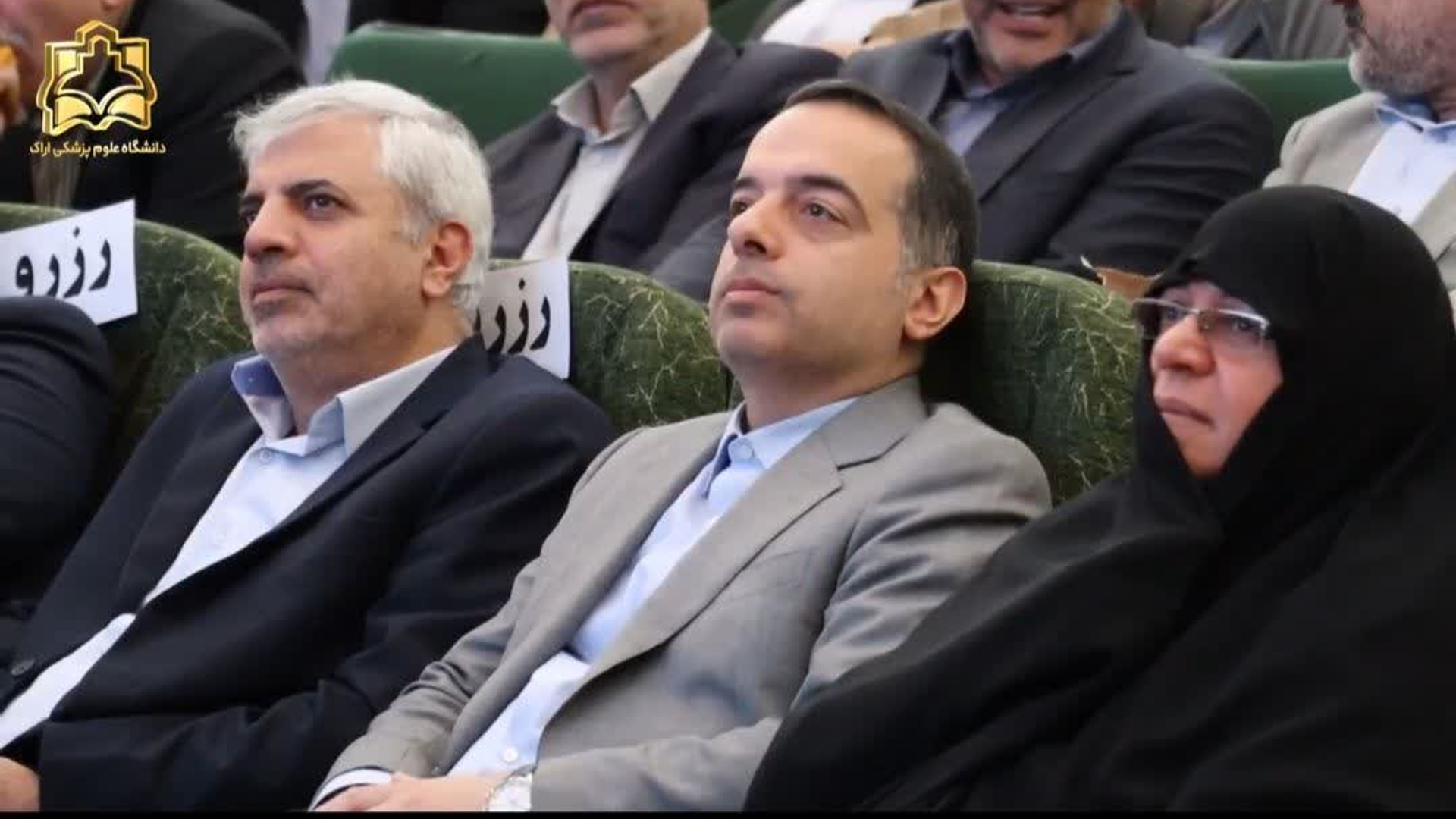 با حضور استاندار مرکزی و معاون سازمان برنامه و بودجه 

🔹همایش "اقتصاد، صنعت و سلامت"  با حضور دکتر "مهدی زندیه‌وکیلی" استاندار مرکزی، دکتر "محسن نجفی‌خواه" معاون علمی، فرهنگی و اجتماعی سازمان برنامه و بودجه کشور، مفتح زاده مدیر کل امور زنان وخانواده استانداری ،جمعی از مدیران استانی، فعالان اقتصادی، صنعتی و خیّرین سلامت در مجتمع دانشگاهی پیامبر اعظم (ص) دانشگاه علوم پزشکی استان مرکزی برگزار شد.