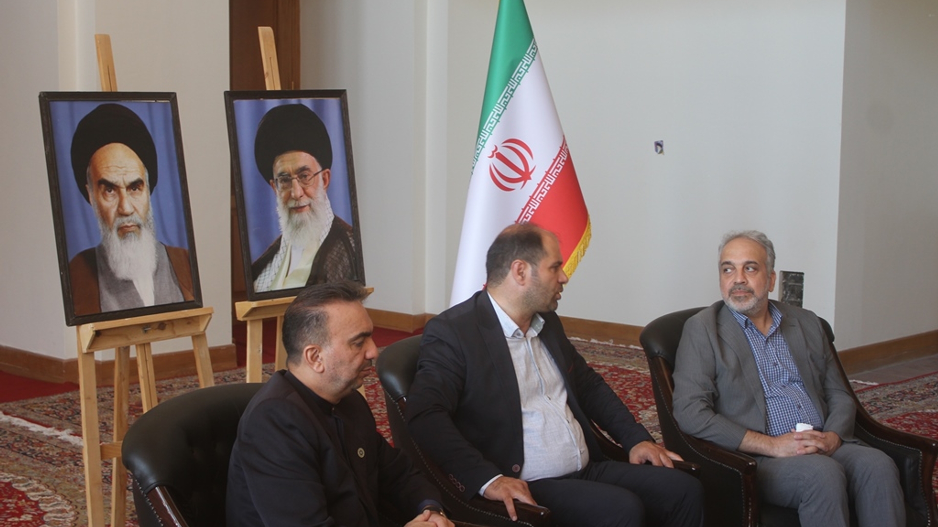 رایزنان اقتصادی وزارت امور خارجه از بیت تاریخی حضرت امام (ره) در خمین بازدید کردند