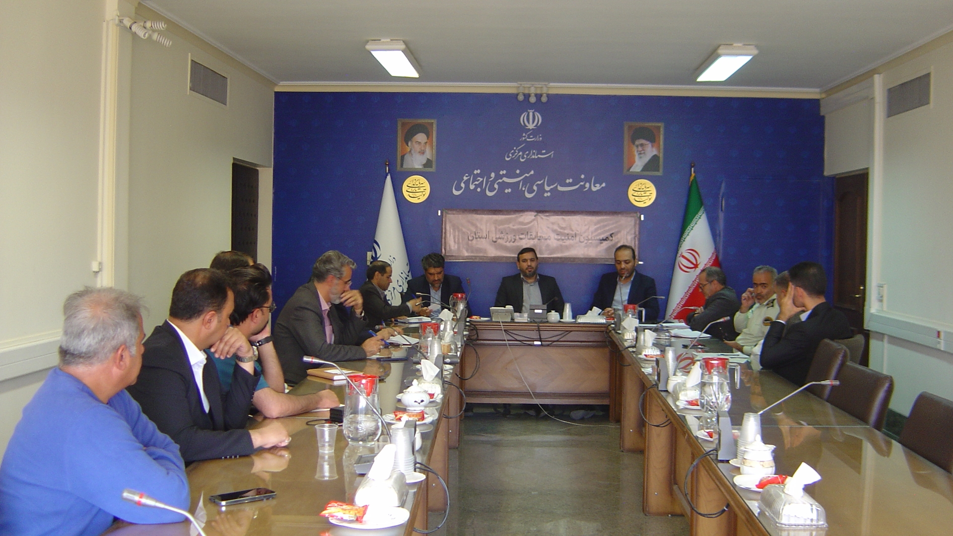 جلسه کمیسیون امنیت ورزش استان در ساعت 13 روز یکشنبه مورخ 13/ 7/ 1404 به ریاست آقای برنج زاده مدیرکل امنیتی و انتظامی.