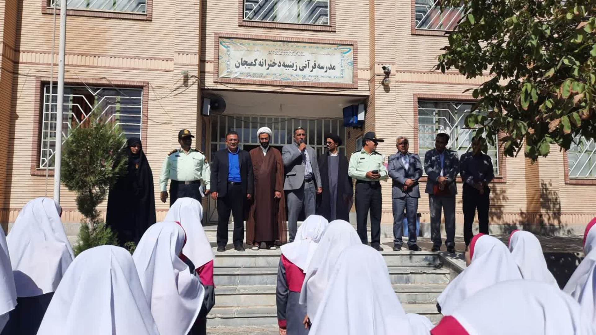 🔻 آیین نواختن زنگ امنیت در شهرستان کمیجان برگزار شد