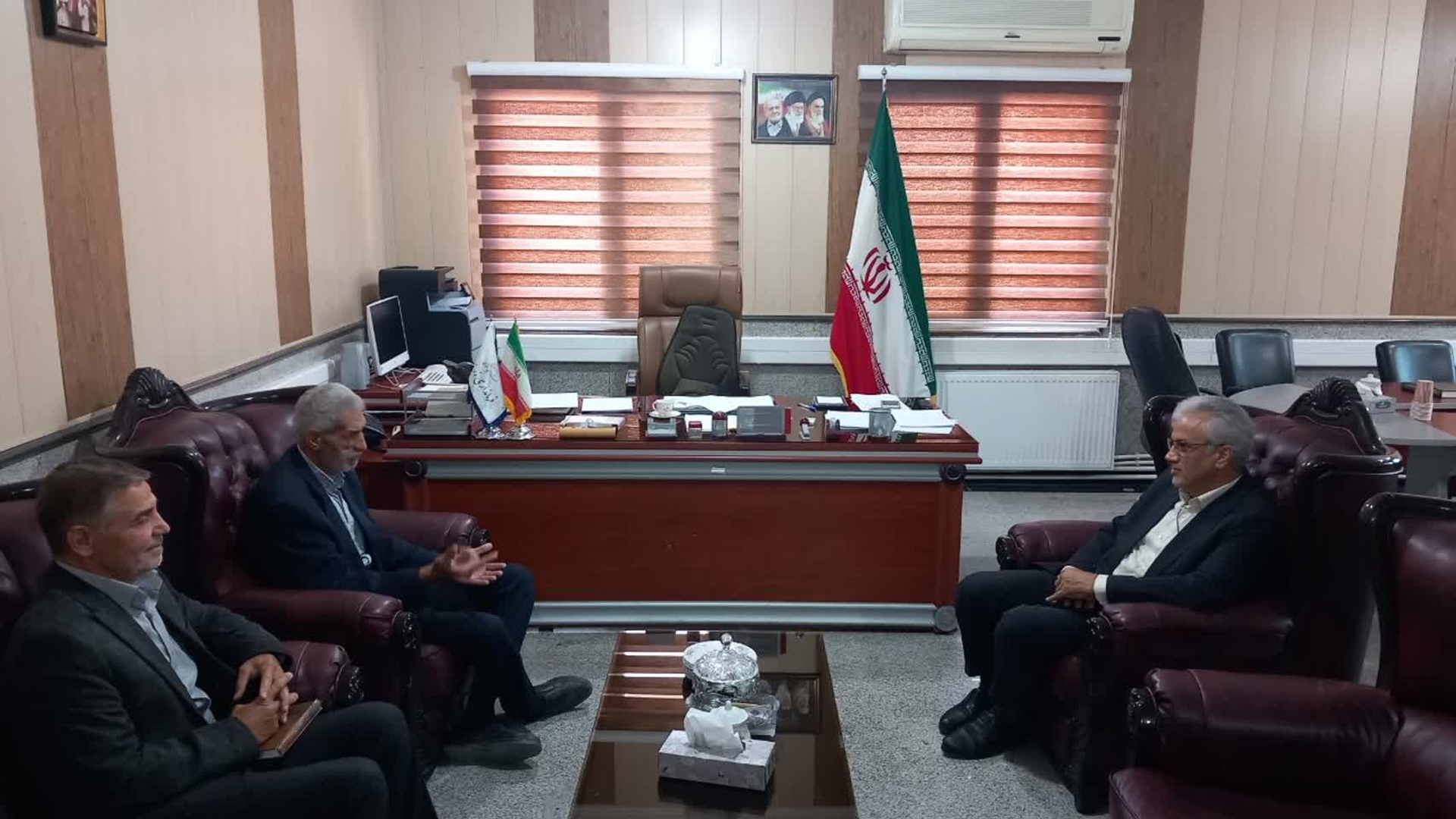 دیدار رئیس اتحادیه و بازرس نانوایان با فرماندار شهرستان زرندیه