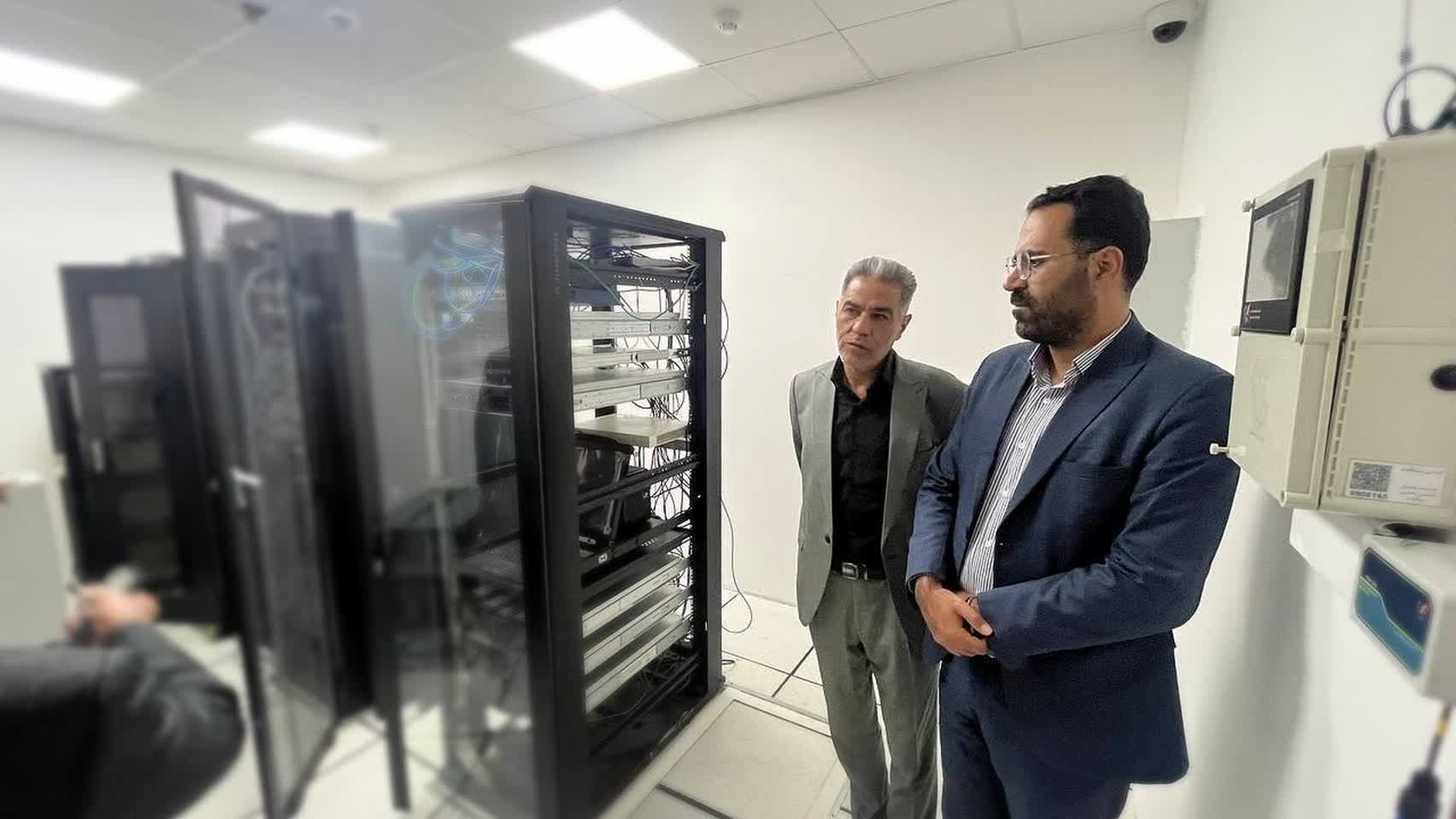 برگزاری نشست و بازدید مدیرکل پدافند غیرعامل استان  از شرکت خطوط لوله و مخابرات نفت ایران منطقه مرکزی