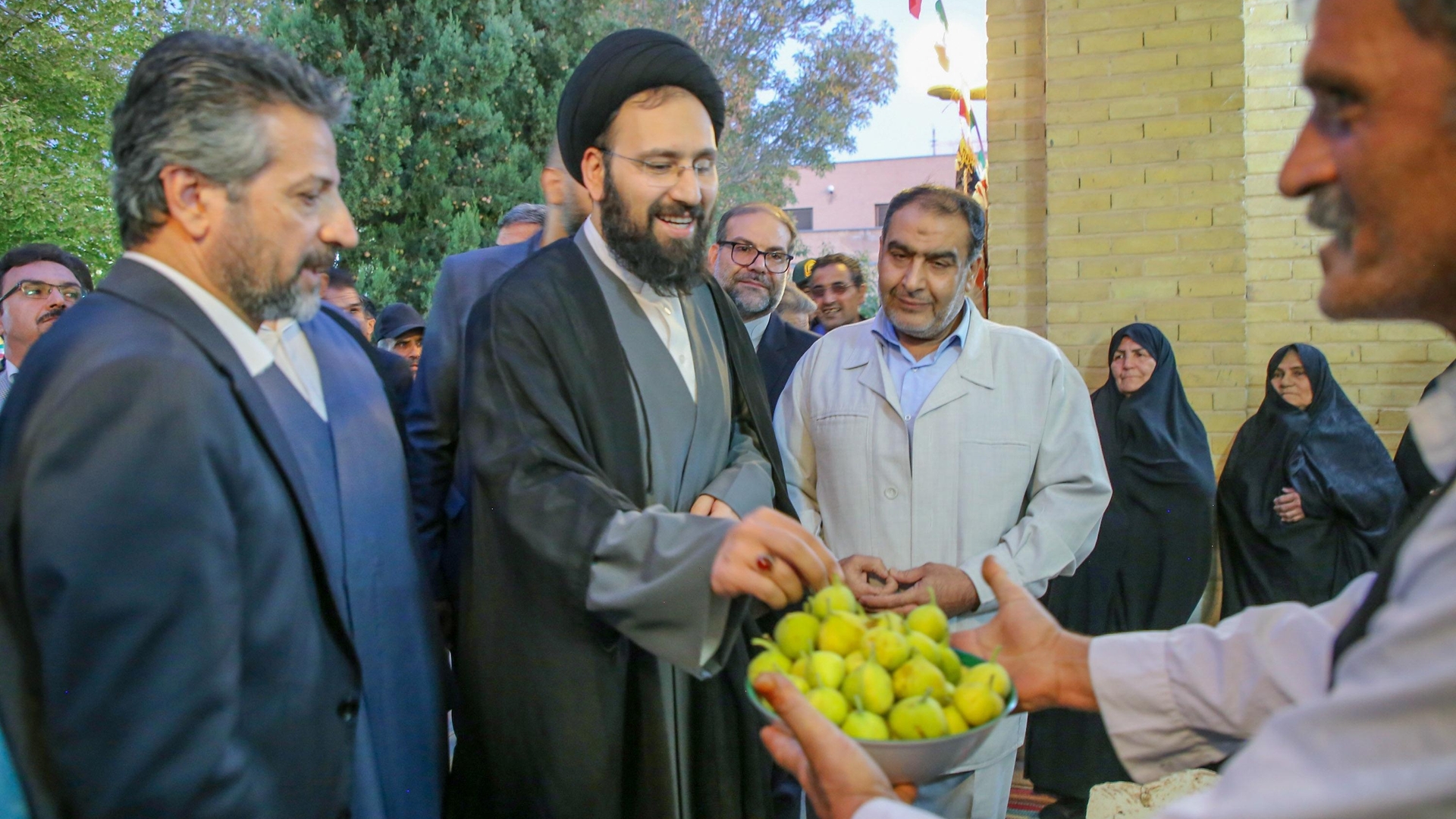 نوه گرانقدر حضرت امام (ره) از نمایشگاه دستاوردهای روستایی بخش مرکزی شهرستان خمین بازدید کرد