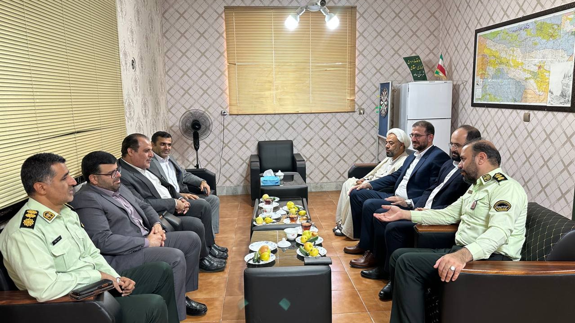 دیدار فرماندار و اعضای شورای تأمین با فرمانده انتظامی شهرستان به مناسبت هفته نیروی انتظامی