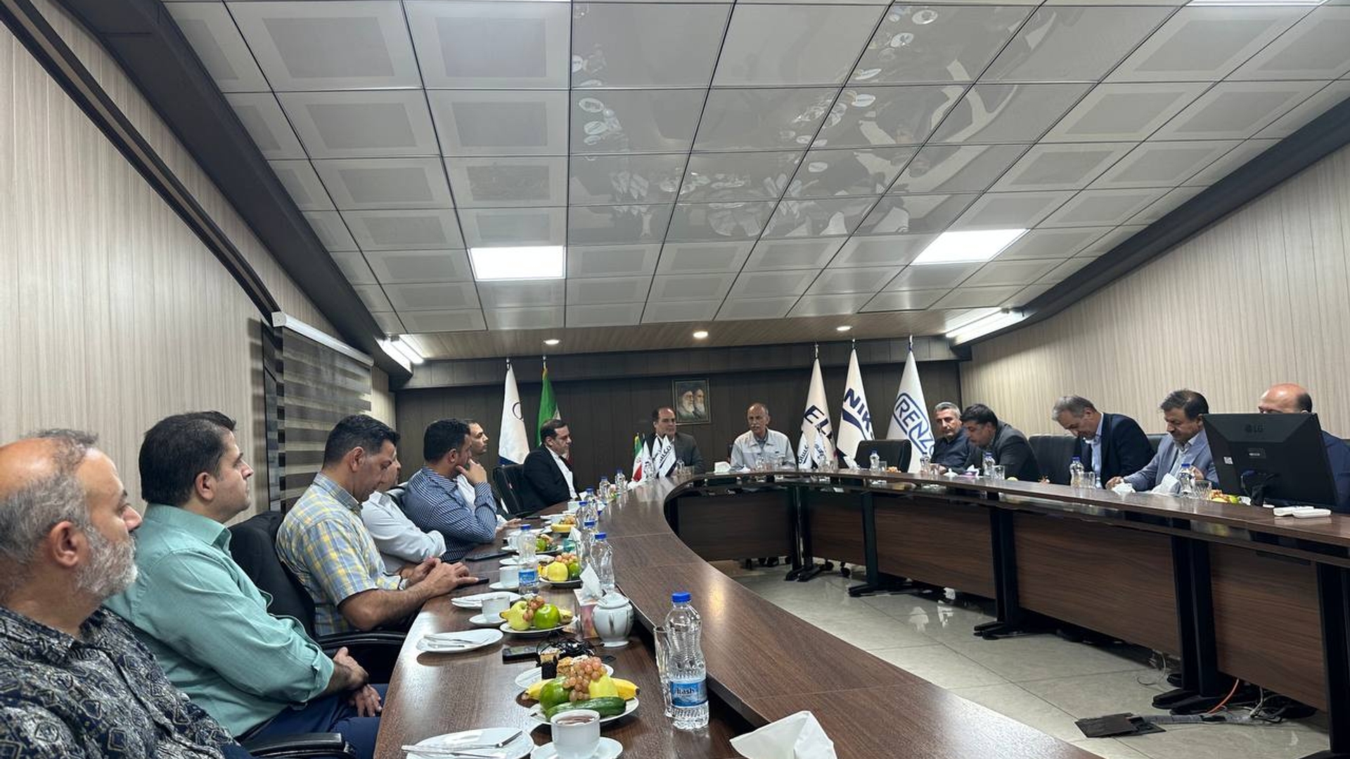 نشست فرماندار ویژه ساوه با رایزنان اقتصادی