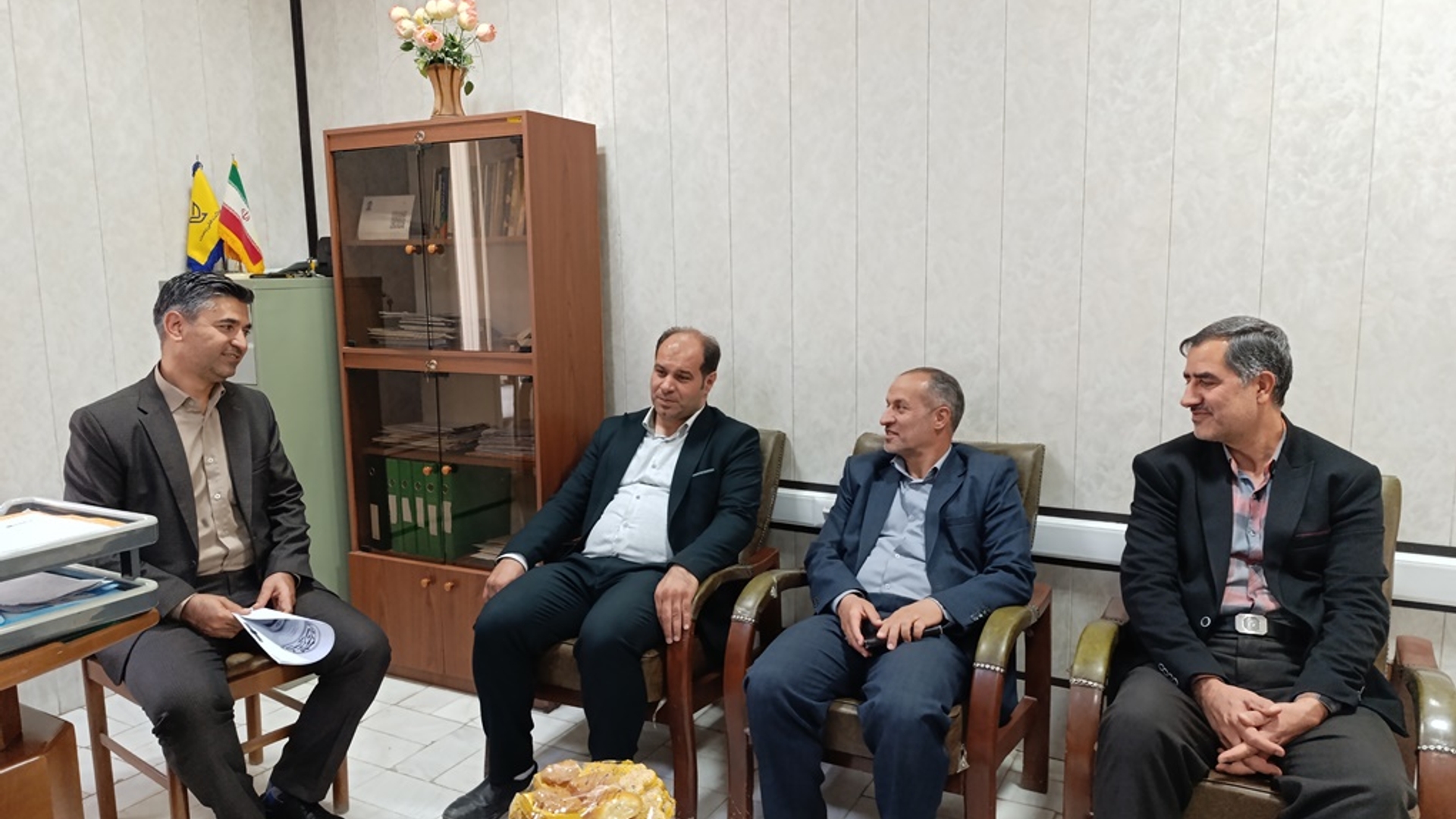 فرماندار با رئیس و کارکنان اداره پست شهرستان خمین دیدار کرد