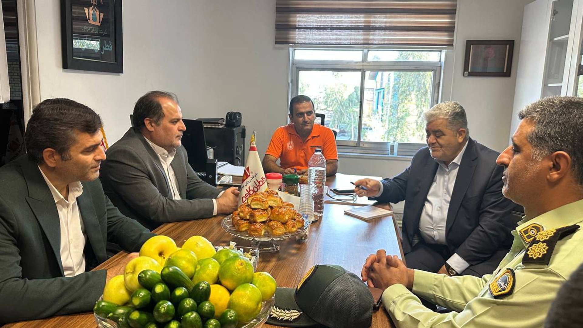 بازدید فرماندار ویژه ساوه از شرکت قطران کاوه