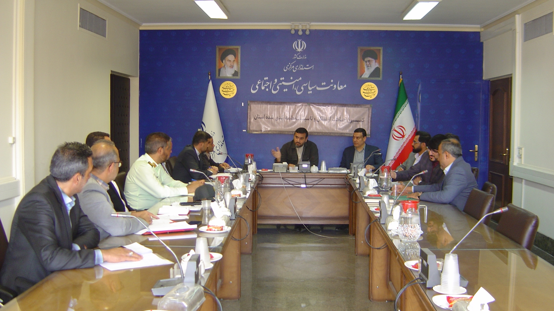 جلسه کمیسیون حفاظت از اماکن و تاسیسات طبقه بندی شده استان در ساعت 11 صبح روز چهارشنبه مورخ 23/ 7/ 1404 به ریاست آقای برنج زاده مدیر کل امنیتی و انتظامی و با حضور اعضاء در محل سالن جلسات طبقه سوم برگزار گردید.