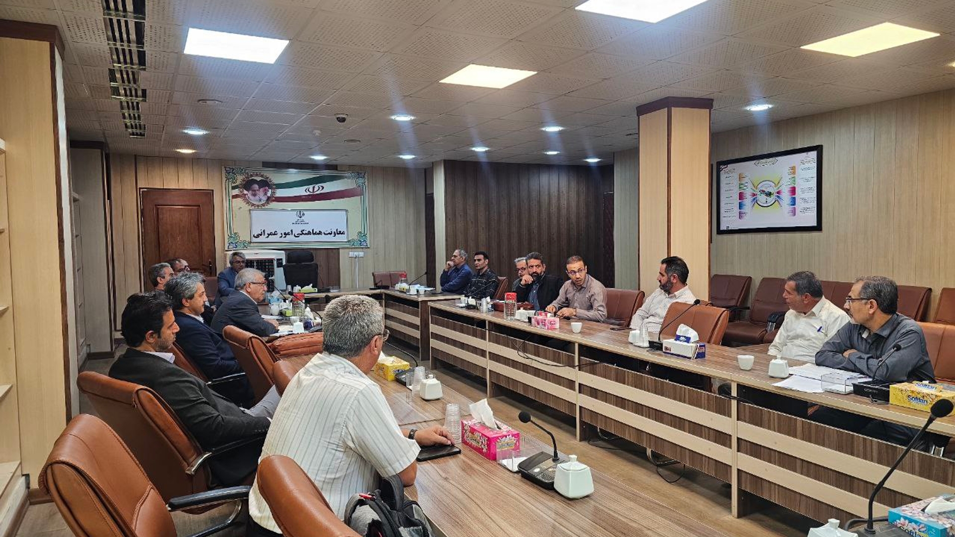 پیشرفت نیروگاه‌های خورشیدی در شهرستان ساوه بررسی شد.