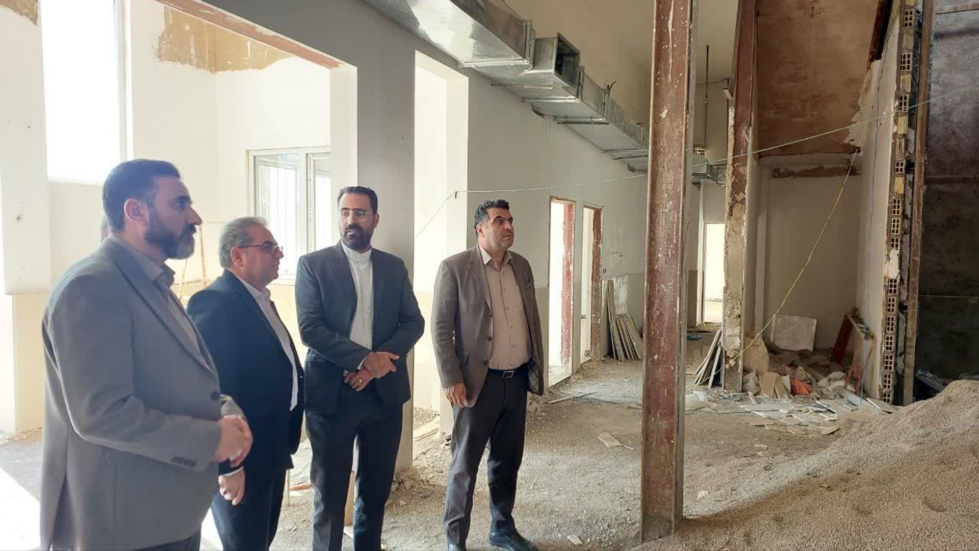 بازدید مدیرکل پدافند غیرعامل استان مرکزی از ساختمان در حال ساخت فرمانداری محلات