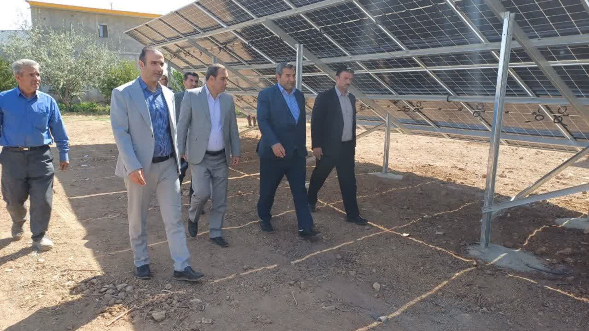 🔻 بازدید  از نیروگاه خورشیدی در حال بهره‌برداری