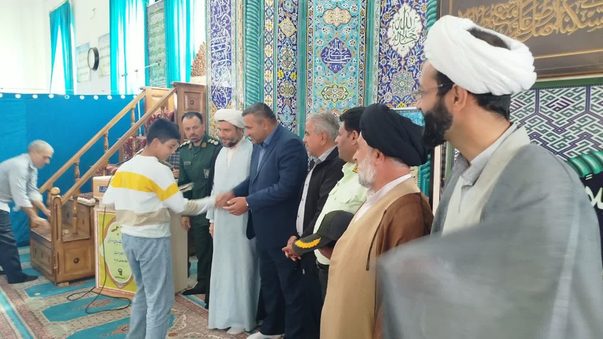 🔻 تجلیل از دانش‌آموزان فعال آموزشگاه روستای کلوان با حضور فرماندار شهرستان کمیجان