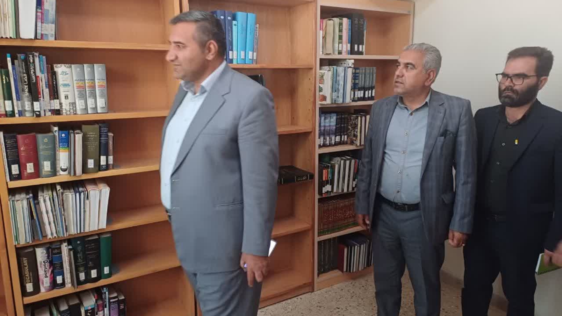 🔻بازدید فرماندار شهرستان کمیجان از کتابخانه عمومی فخرالدین عراقی کمیجان