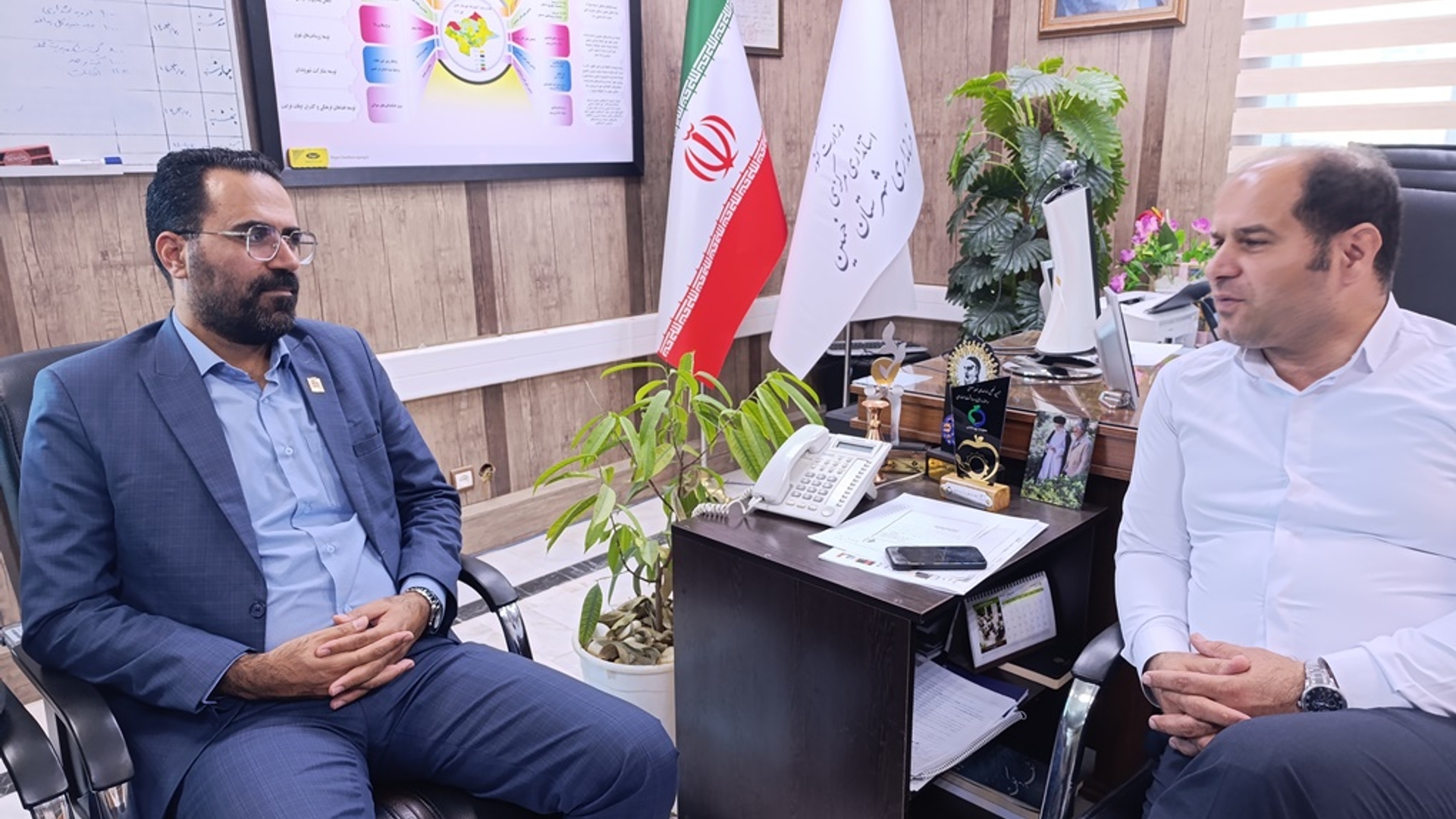 نشست مدیر کل پدافند غیر عامل استان با فرماندار شهرستان خمین برگزار شد