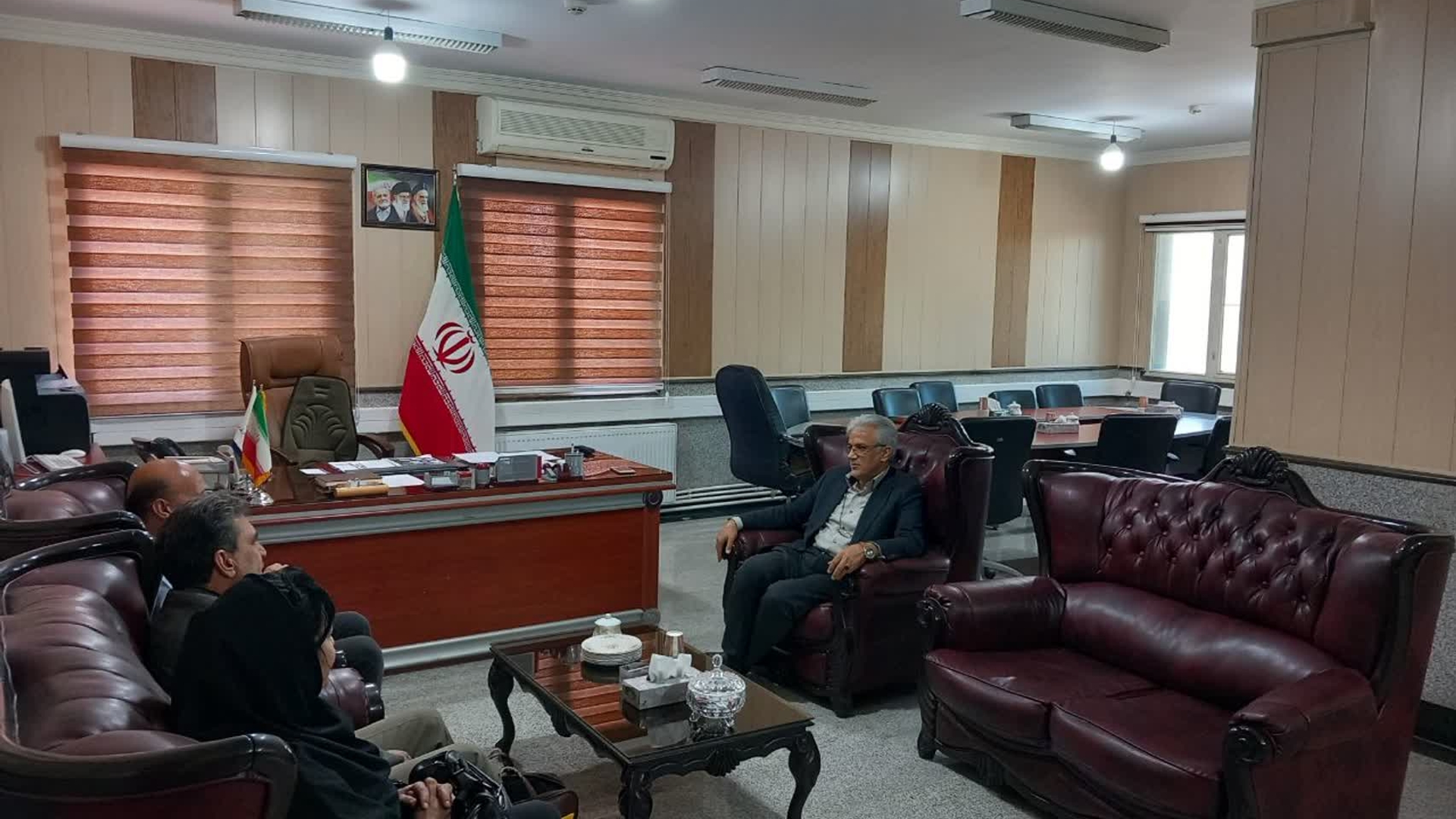 دیدار اعضای روابط‌عمومی انجمن معتادان گمنام شهرستان زرندیه با فرماندار