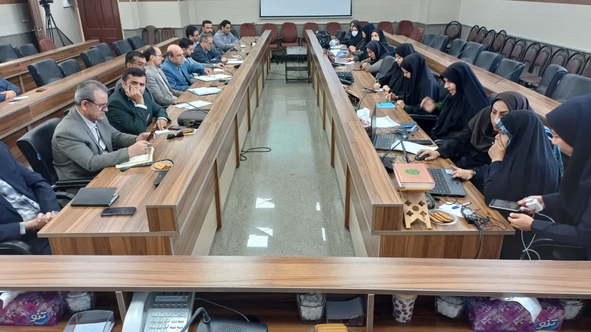 اولین نشست هم‌اندیشی معاونین سیاسی و کارشناسان امور اجتماعی و فرهنگی فرمانداری‌های استان مرکزی برگزار شد