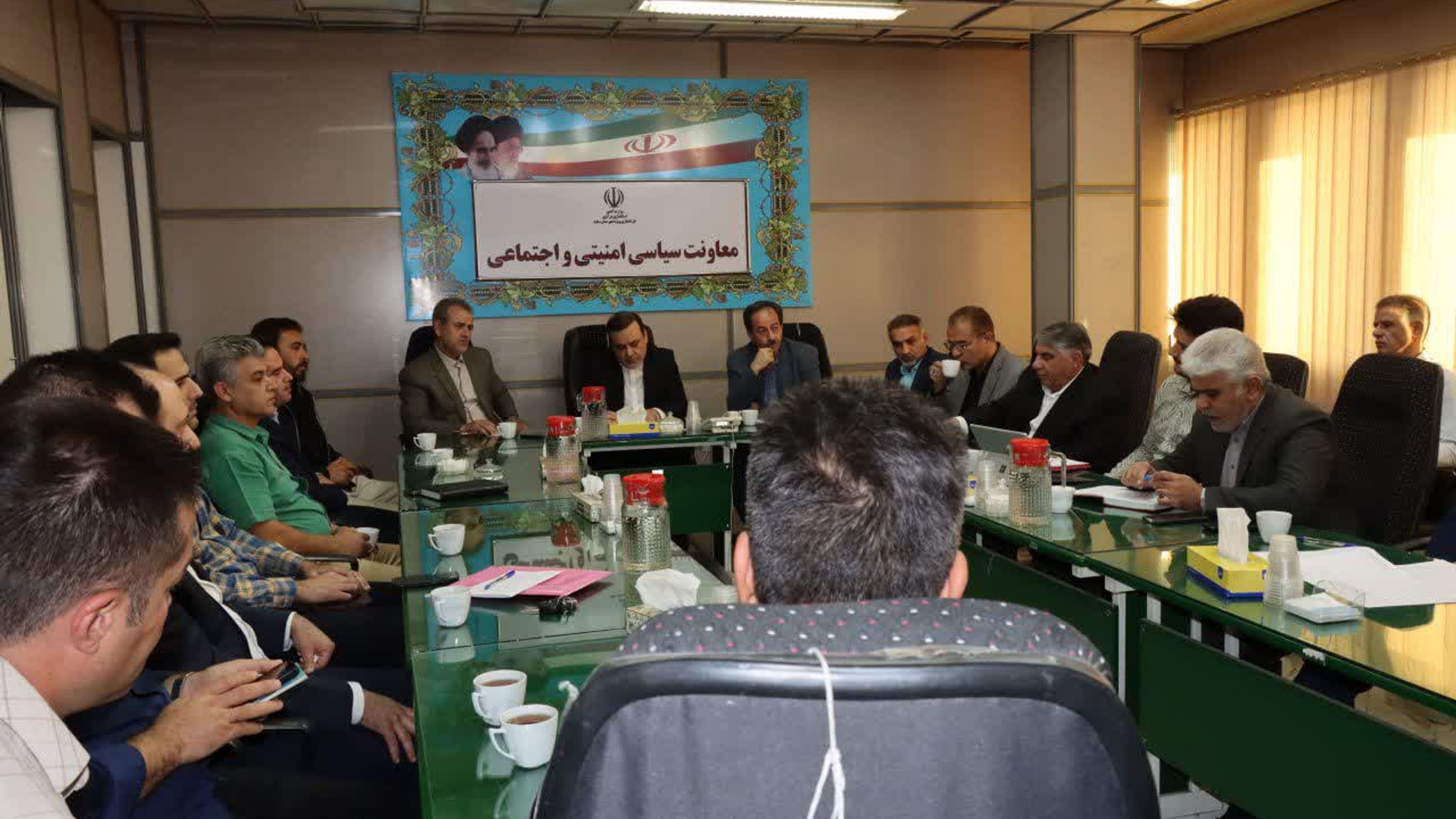 جلسه مشترک توزیع مرغ در شهرستان‌های ساوه و زرندیه با حضور مسئولان برگزار شد