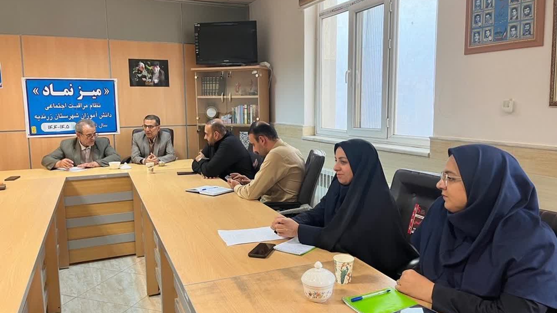 نشست هم‌افزایی دستگاه‌های اجرایی برای ارتقاء امنیت روانی و تربیتی دانش‌آموزان در زرندیه برگزار شد
