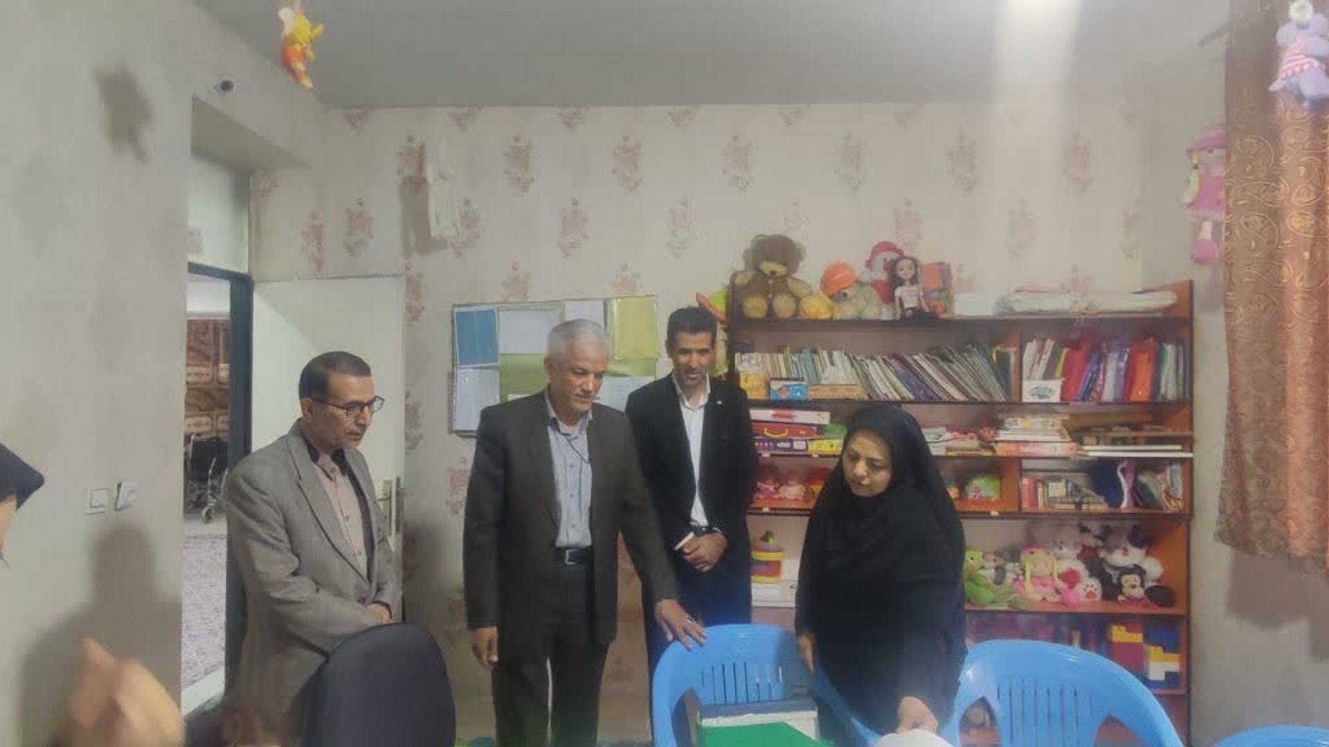 فرماندار زرندیه به مناسبت هفته ملی کودک از مرکز توانبخشی سپهر نوین بازدید کرد