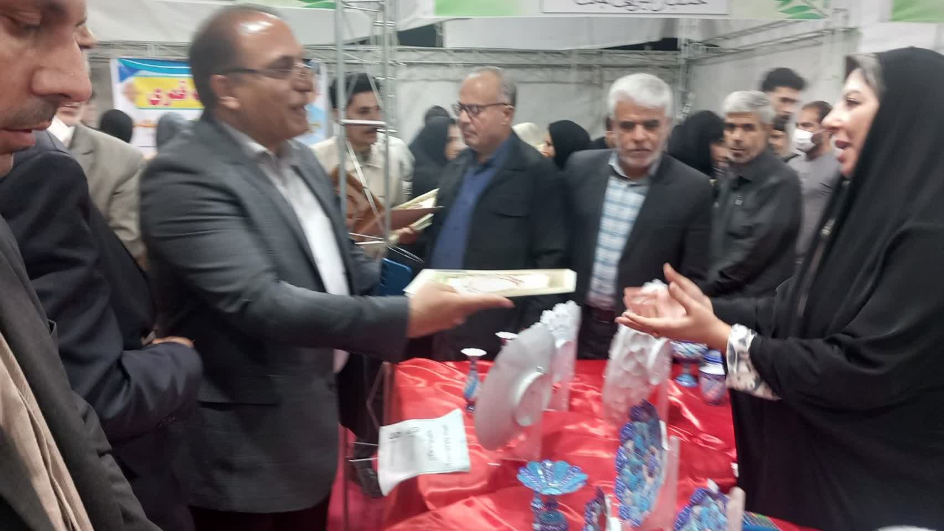 اختتامیه سومین جشنواره پسته زرندیه با تقدیر از غرفه‌داران همراه شد