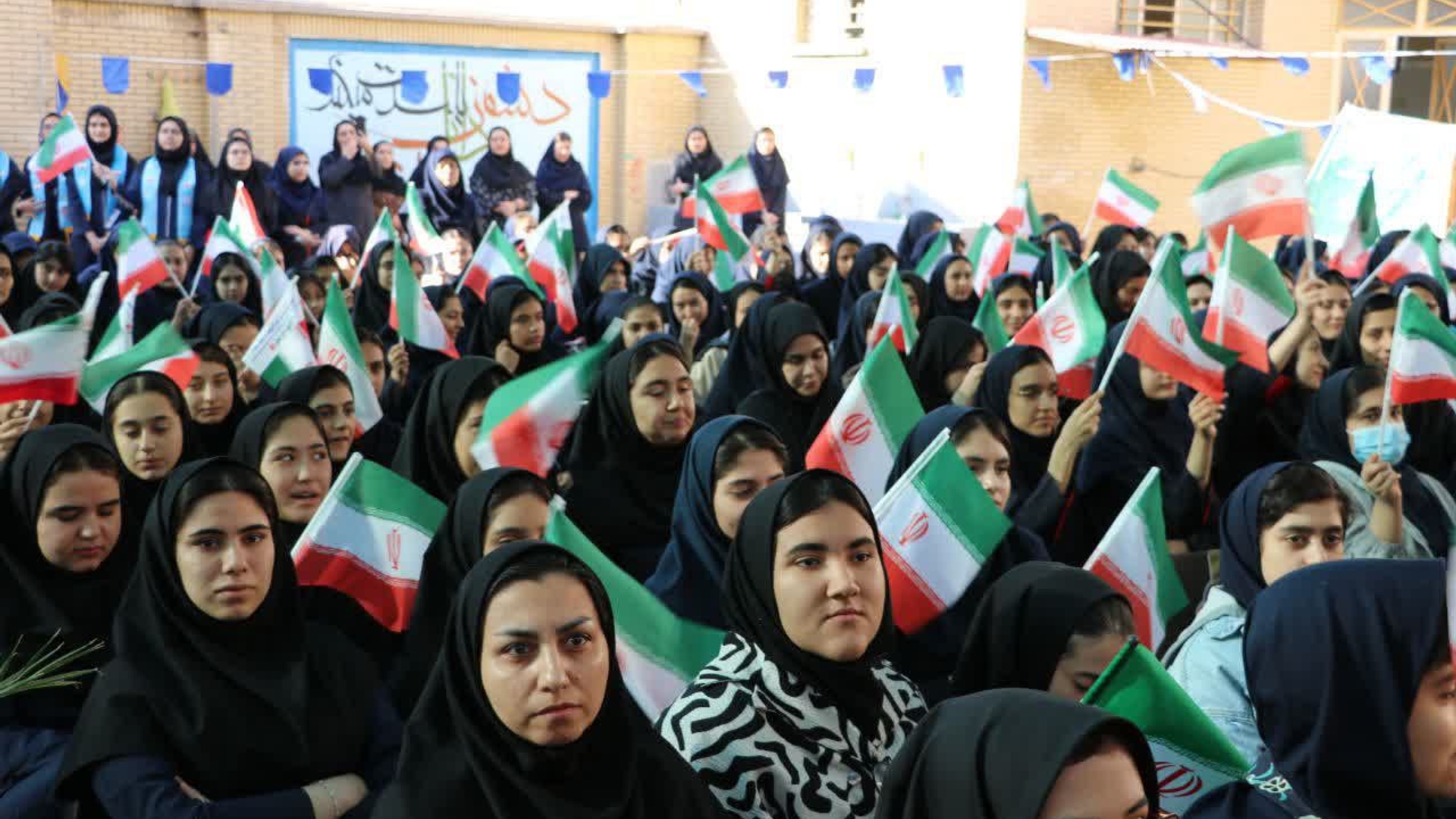 نواخته شدن زنگ آغاز هفته فرهنگی شهرستان ساوه