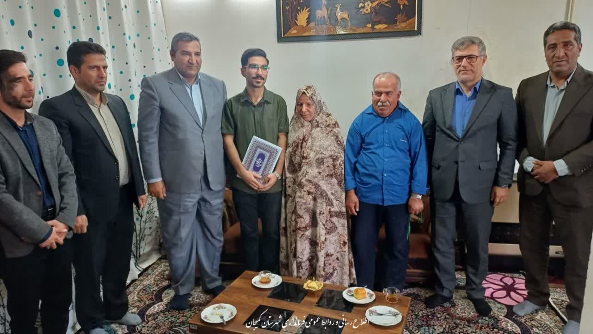 دیدار معاون سیاسی، امنیتی و اجتماعی استاندار مرکزی با دانش‌آموز رتبه برتر کنکور