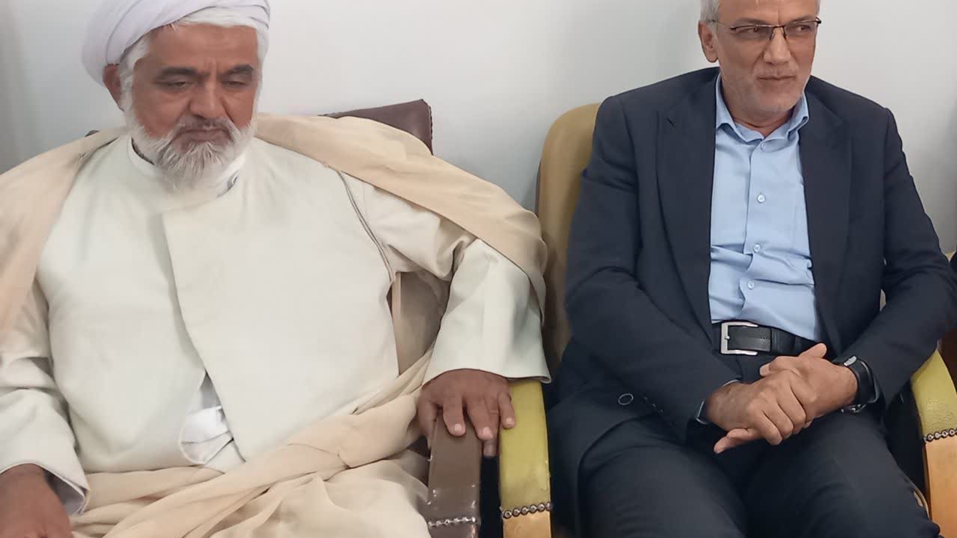 حجت‌الاسلام والمسلمین حسین ابراهیمی و مهدی احمدی فرماندار شهرستان زرندیه به مناسبت ولادت سراسر نور حضرت زینب کبری (س) و روز پرستار پیامی صادر کردند .