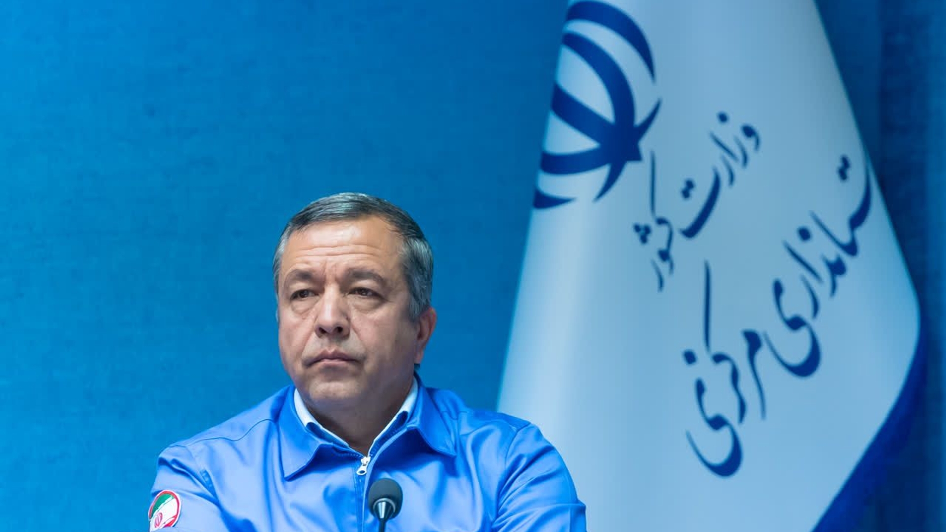 پیام قدردانی سرپرست اداره کل مدیریت بحران استان مرکزی از کلیه عوامل اجرایی مانور تمام عیار مدیریت بحران استان مرکزی "اقتدار آفتاب"

بسم‌الله‌الرحمن‌الرحیم
با حمد و سپاس به درگاه خداوند متعال،

 مانور ترکیبی «اقتدار آفتاب» با هدف ارزیابی میزان آمادگی، هماهنگی و توان عملیاتی دستگاه‌های عضو ستاد مدیریت بحران استان مرکزی برگزار شد.
این مانور با طراحی یک سناریوی پیچیده (وقوع همزمان چند حادثه)،  صحنه‌ای از هم‌افزایی، انسجام و تعامل مؤثر دستگاه‌ها در مدیریت صحنه بحران بود و جلوه‌ای از آمادگی، نظم و روحیه مسئولیت‌پذیری نیروهای خدوم استان را به نمایش گذاشت.

بدین‌وسیله از همکاری صمیمانه، حضور فعال و تلاش ارزشمند مدیران کل ، کارشناسان و نیروهای اجرایی تمامی دستگاه‌های شرکت‌کننده در این مانور که با تعهد، هماهنگی و دقت، زمینه برگزاری منظم و موفق آن را فراهم کردند، صمیمانه تقدیر و تشکر می‌نمایم.
قطعا ارزیابی نتایج این مانور می‌تواند به ارتقای کیفیت و اثربخشی مانورهای میدانی آینده کمک شایانی نماید و زمینه‌ساز افزایش سطح آمادگی استان در مواجهه با حوادث و بحران‌های احتمالی باشد.

سید مرتضی میری
سرپرست اداره کل و جانشین استاندار  در ستاد مدیریت بحران استان