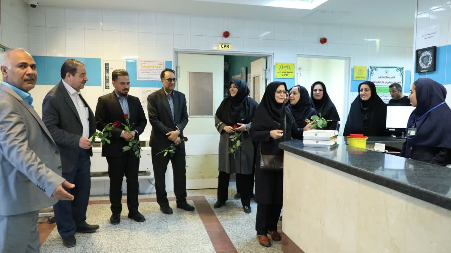 معاون برنامه‌ریزی فرمانداری و مسئولان حوزه سلامت زرندیه از پرستاران تجلیل کردند