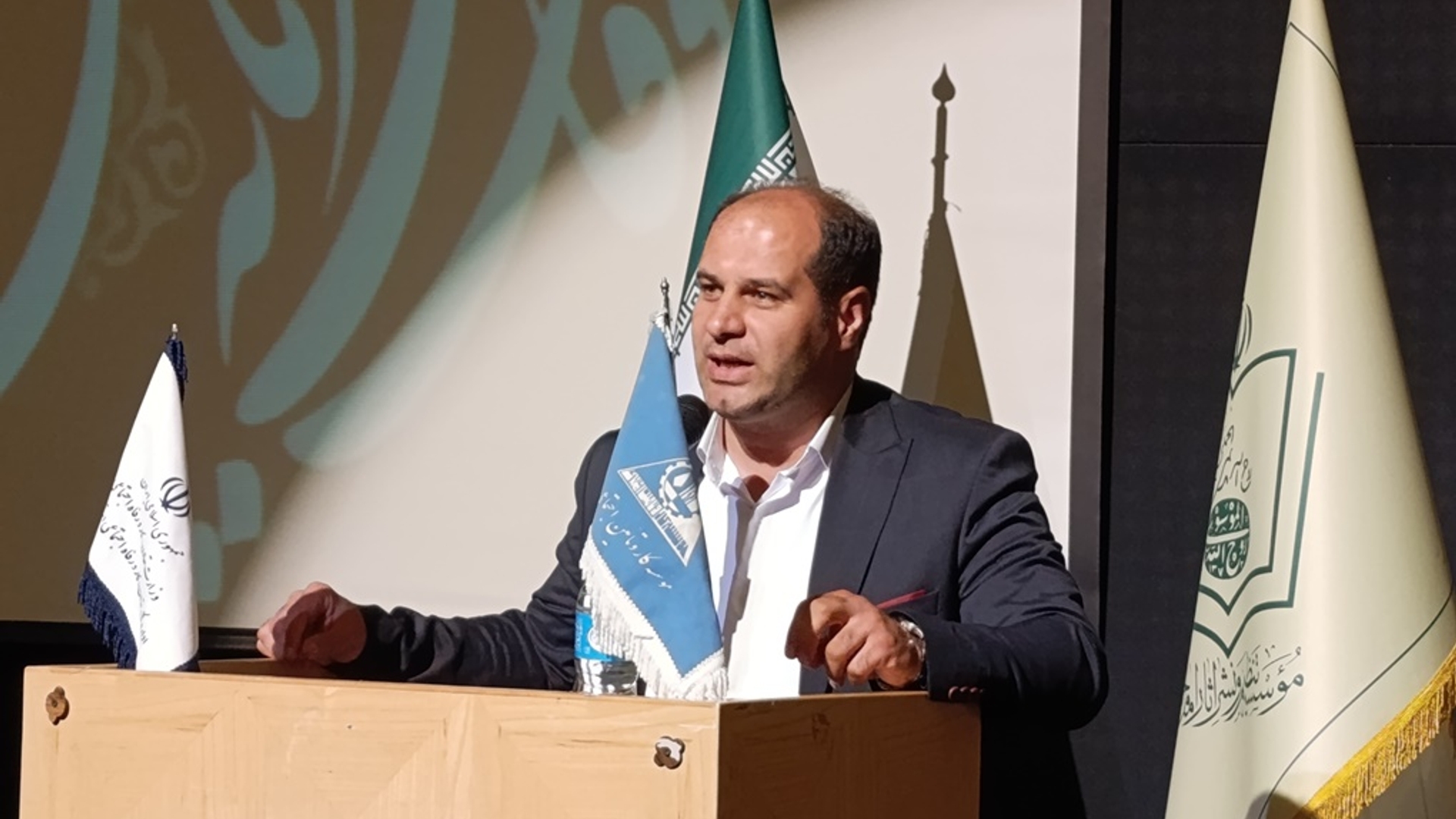 همایش وفاق ملی و سرمایه‌گذاری برای تولید در شهرستان خمین برگزار شد